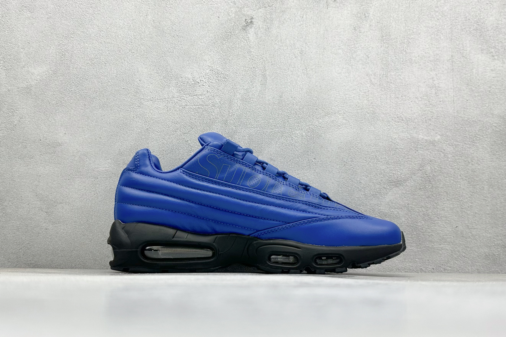  放店私
NIKE AIR MAX 95 LUX 耐克 气垫复古慢跑百搭鞋休闲运动鞋
这双鞋采用前脚掌开