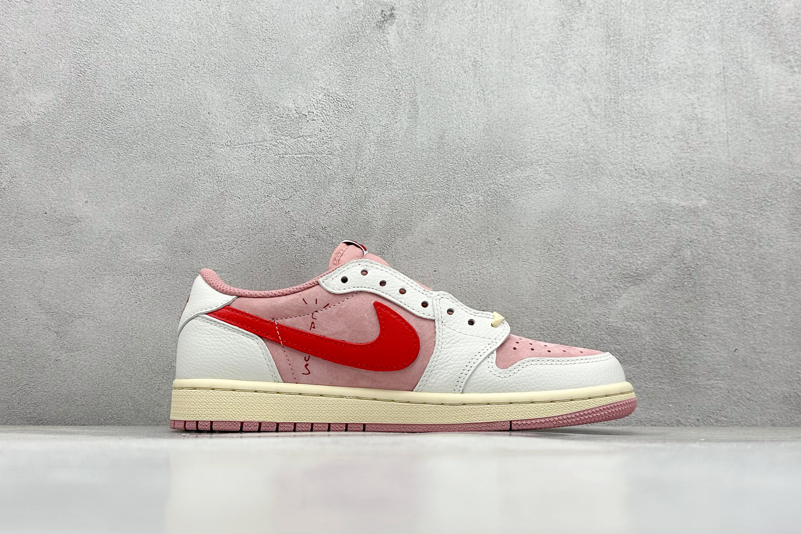260 F版Travis Scott x Air Jordan 1 Low 低帮倒钩联名  DM7866-106
