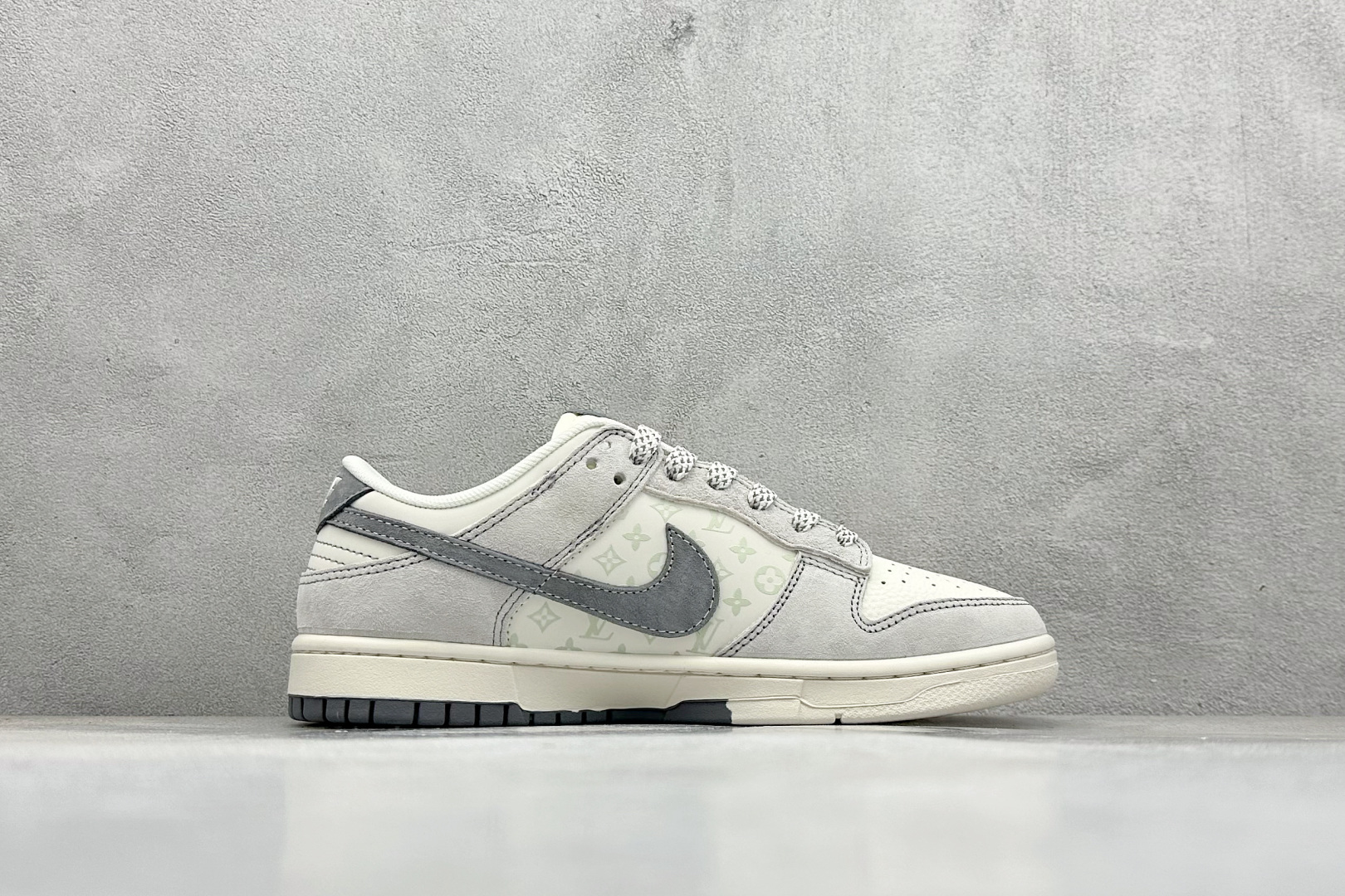 280 XC版Nike SB Dunk Low x Louis Vuitt灰白  CX5050-Y02