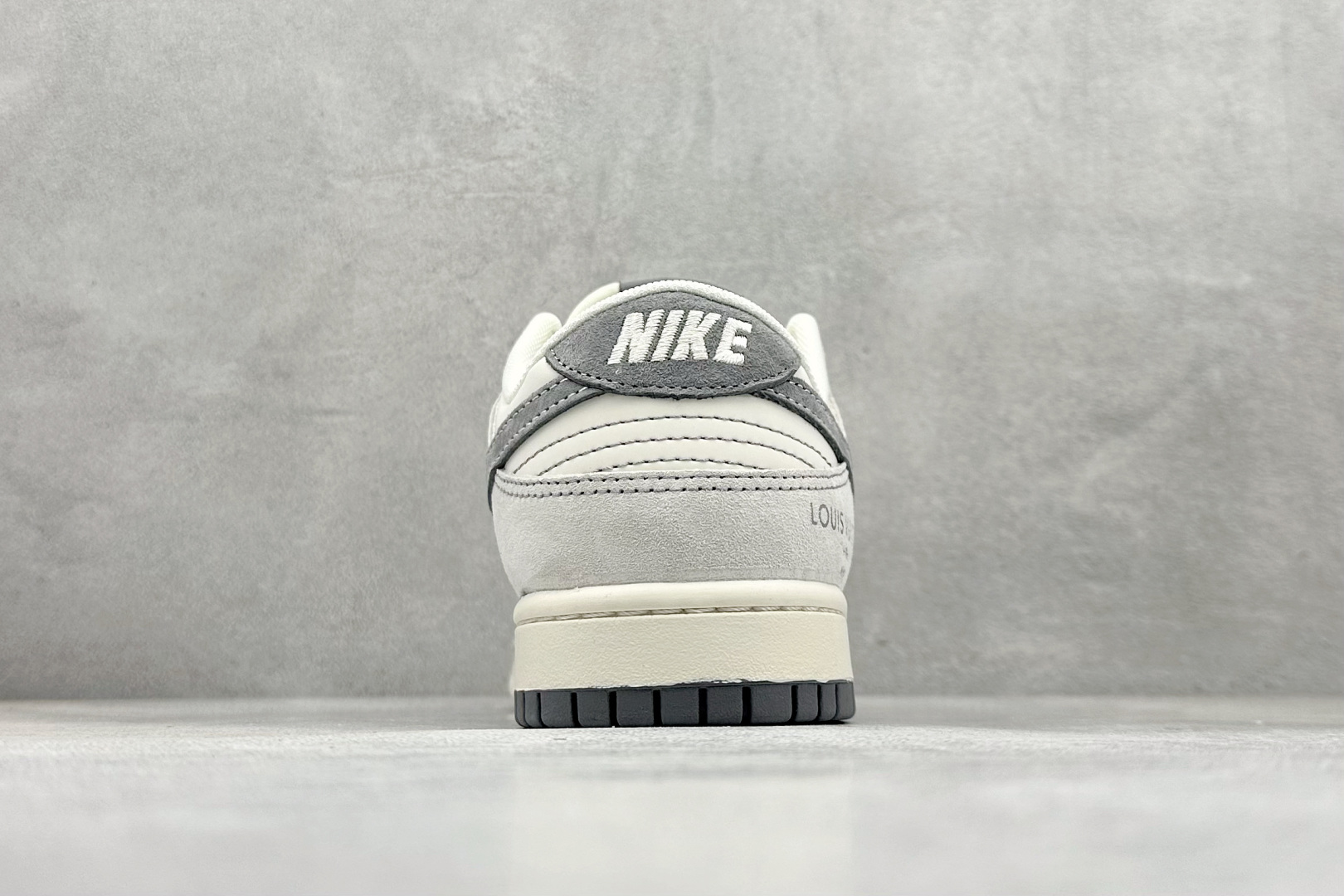 280 XC版Nike SB Dunk Low x Louis Vuitt灰白  CX5050-Y02