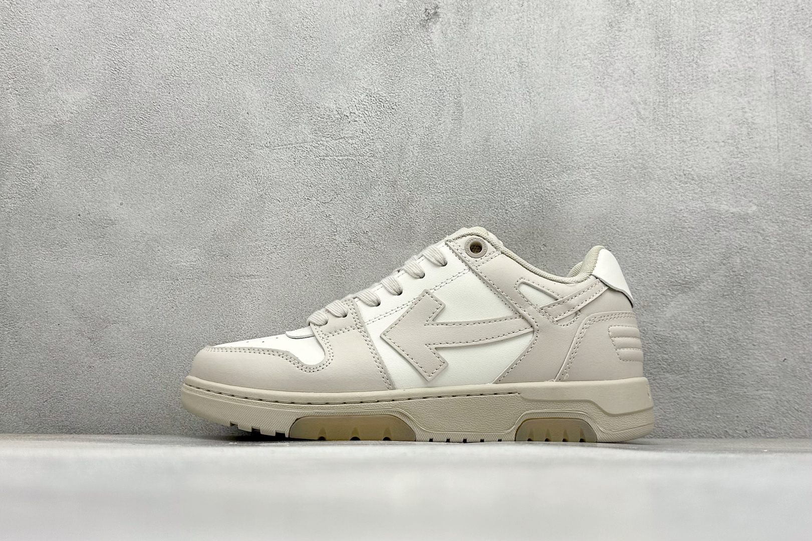 NO:341202,[Spot] Terminal store S version OFF-White C/O VirGil Abloh Fashionable and versatile casual shoes Exclusive new model Adopt environmentally friendly ox-leather combination mesh woven upper material Insole embedded in foam cushion EVA material Correct midsole equipped with EVA light cushioning External tooth nails anti-slip rubber outsole Correct accessories synchronously Size 36-47 Code 44, sports shoe series, off white, sneakers19860909【現貨】 终端放店 S版 OFF-White C/O VirGil Abloh 时尚百搭休闲鞋 独家首发新款 采用环保牛剖革组合网织布鞋面材质 鞋垫嵌入发泡缓震EVA物料 正确中底搭载EVA轻量缓震 外置牙钉防滑橡胶大底 正确配件同步定制 尺码36-47 编码44,运动鞋系列,off white,sneakers,Men's shoes