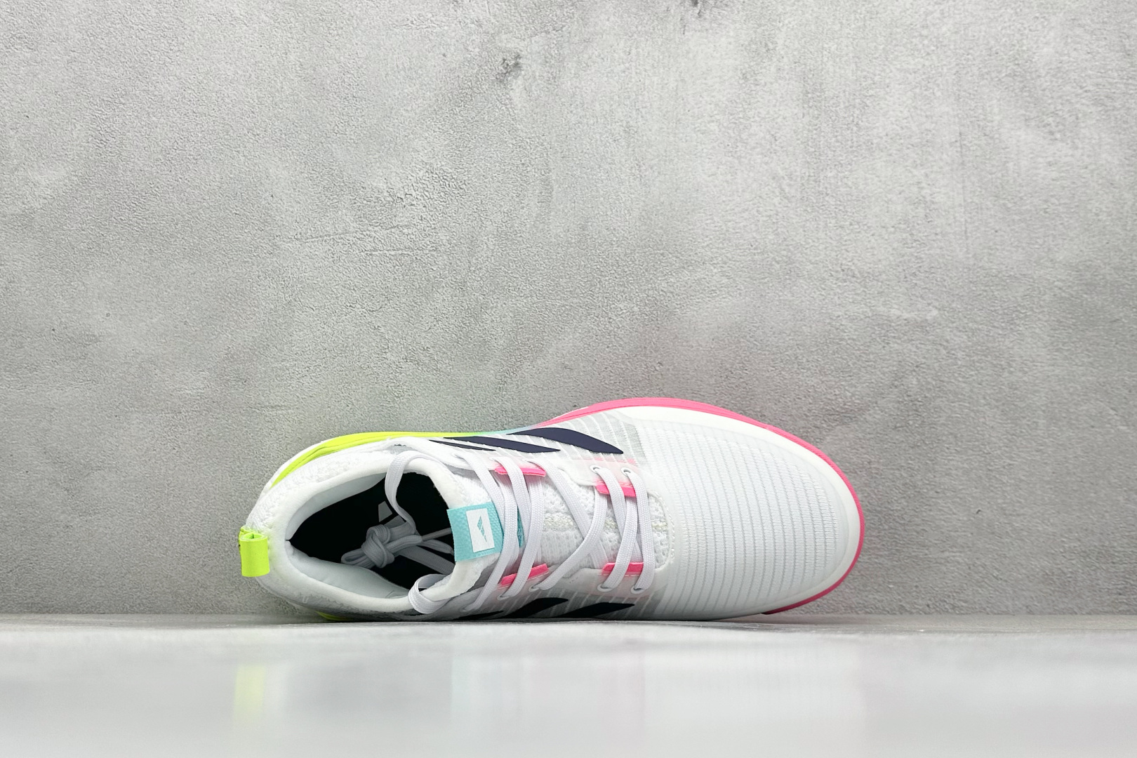 220 ADIDCRAZYFLIGHT MID 运动鞋 减震防滑 针织网面设计  HP3337
