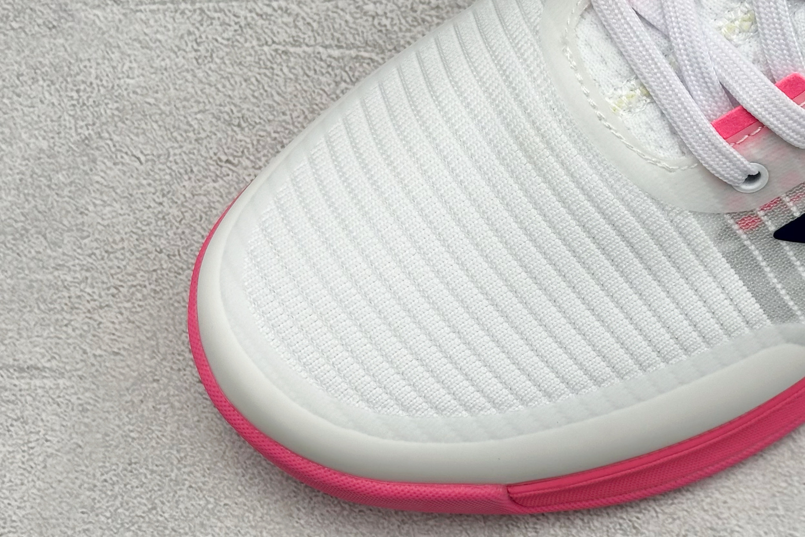 220 ADIDCRAZYFLIGHT MID 运动鞋 减震防滑 针织网面设计  HP3337