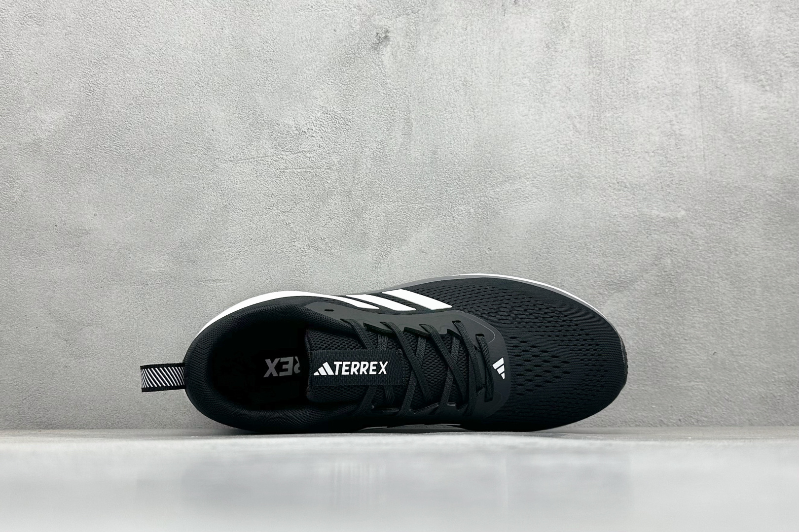 180 AD TERREX GORE-TEX 网布透气轻便低帮跑步鞋 D68971