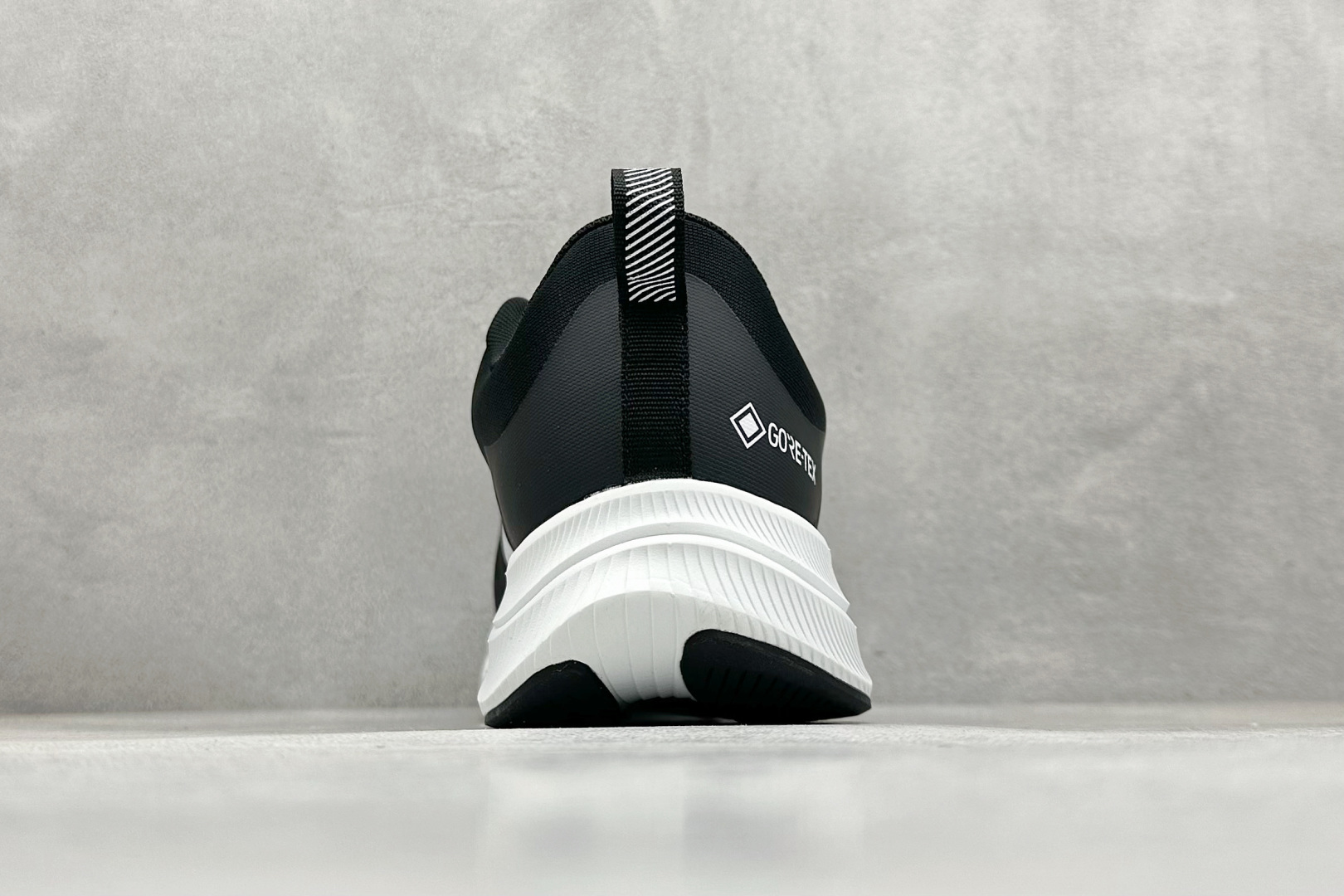 180 AD TERREX GORE-TEX 网布透气轻便低帮跑步鞋 D68971