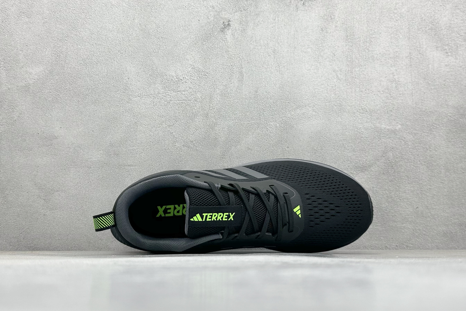180 AD TERREX GORE-TEX 网布透气轻便低帮跑步鞋 D68974