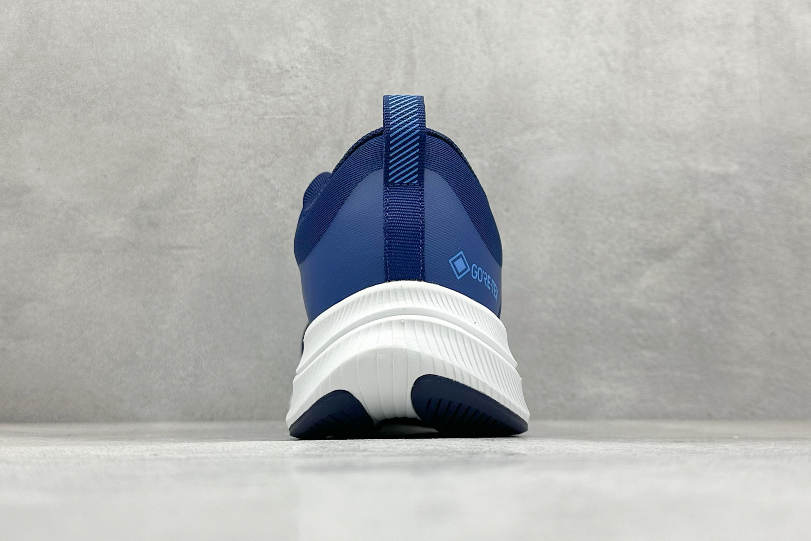 180 AD TERREX GORE-TEX 网布透气轻便低帮跑步鞋 D68975