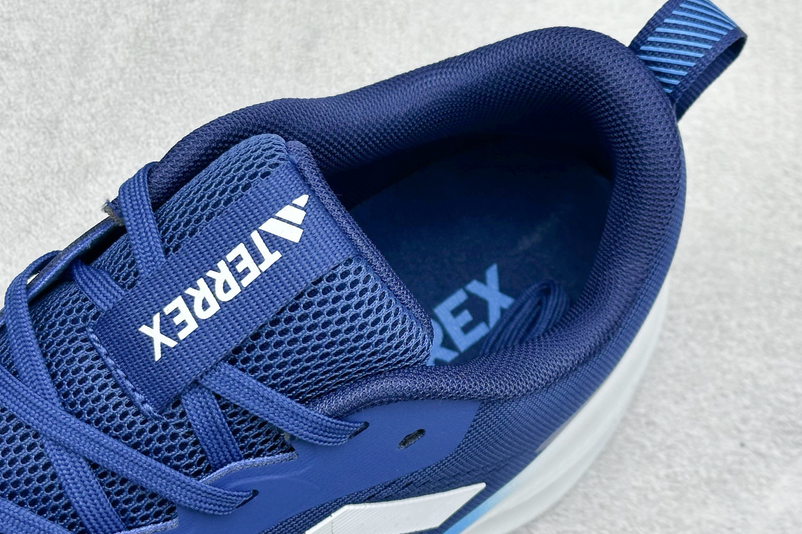 180 AD TERREX GORE-TEX 网布透气轻便低帮跑步鞋 D68975