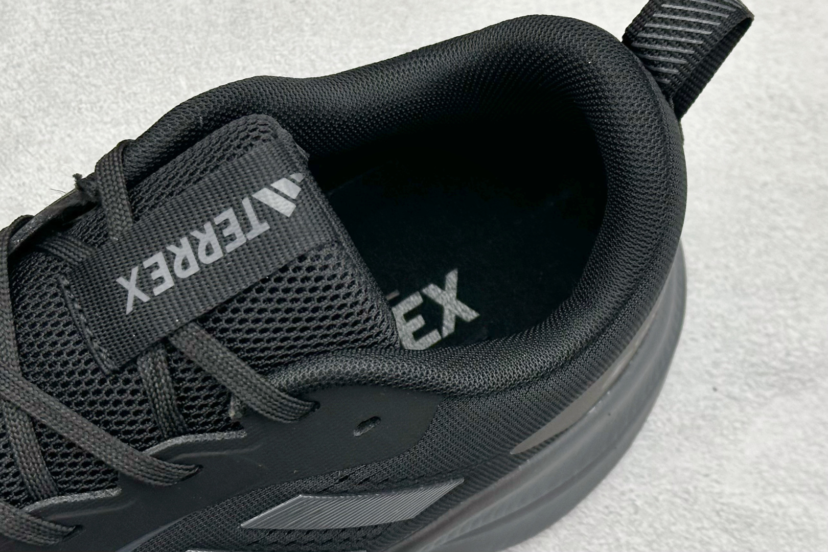 180 AD TERREX GORE-TEX 网布透气轻便低帮跑步鞋 D68972