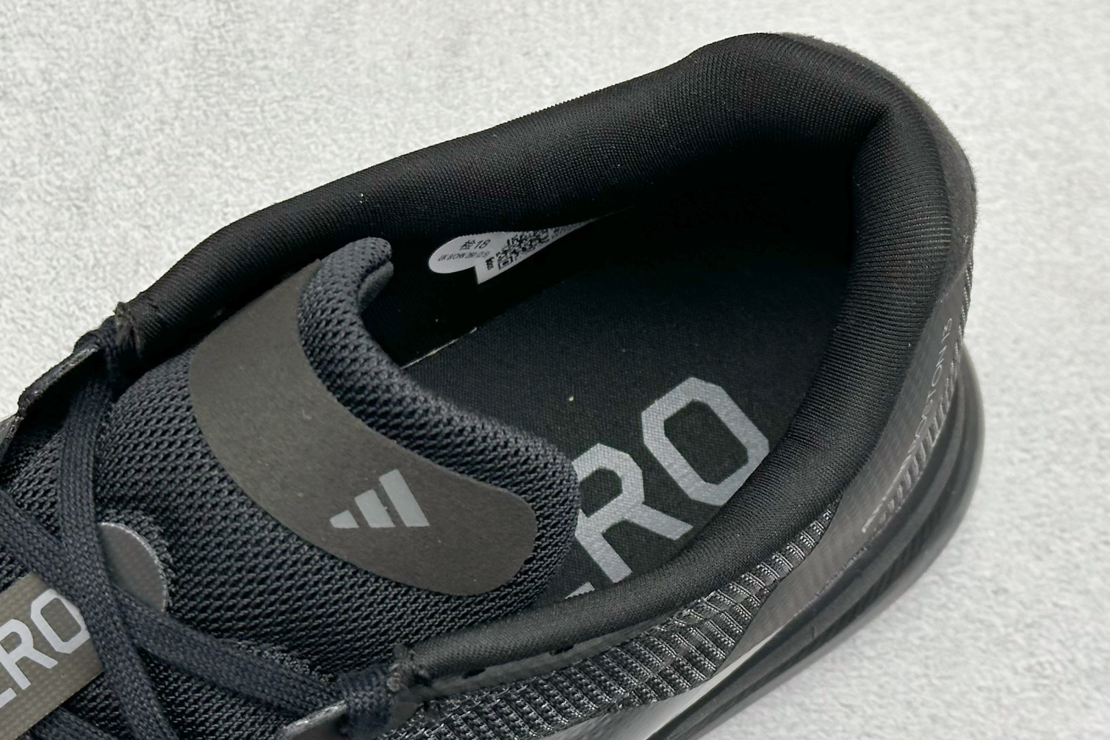 220 RS版AdidADIZERO BOST13 泡棉搭配碳纤维板 缓震透气跑步鞋 JS4941