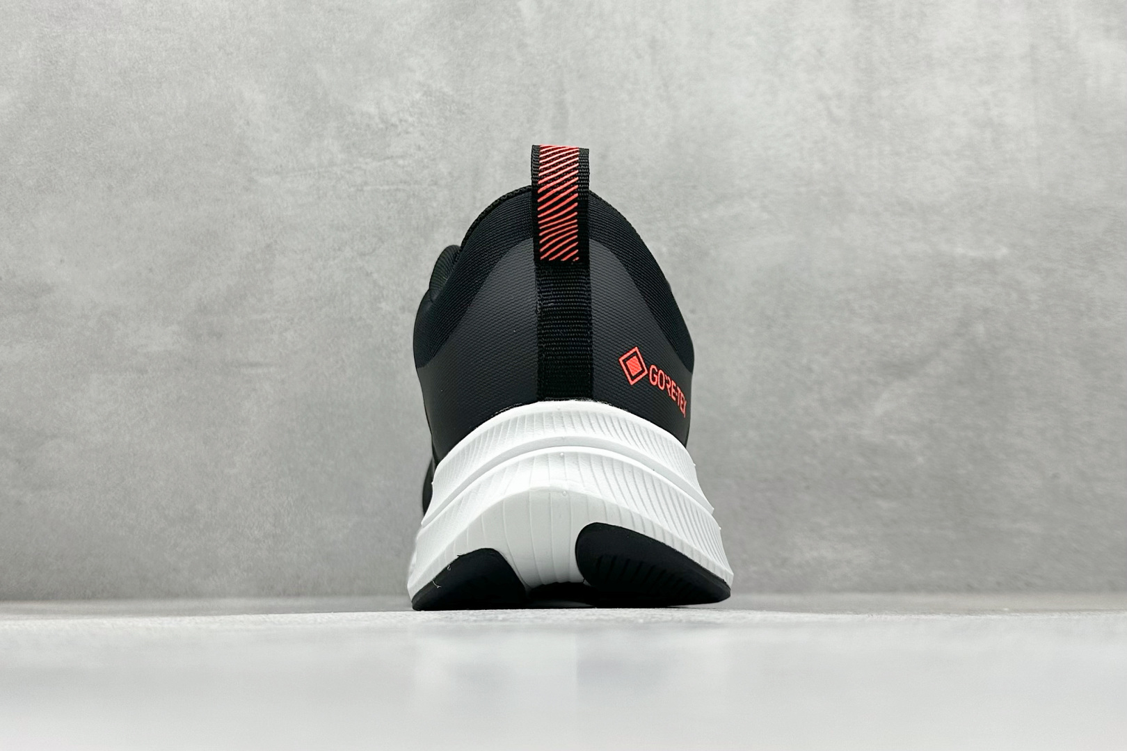 180 AD TERREX GORE-TEX 网布透气轻便低帮跑步鞋 D68973