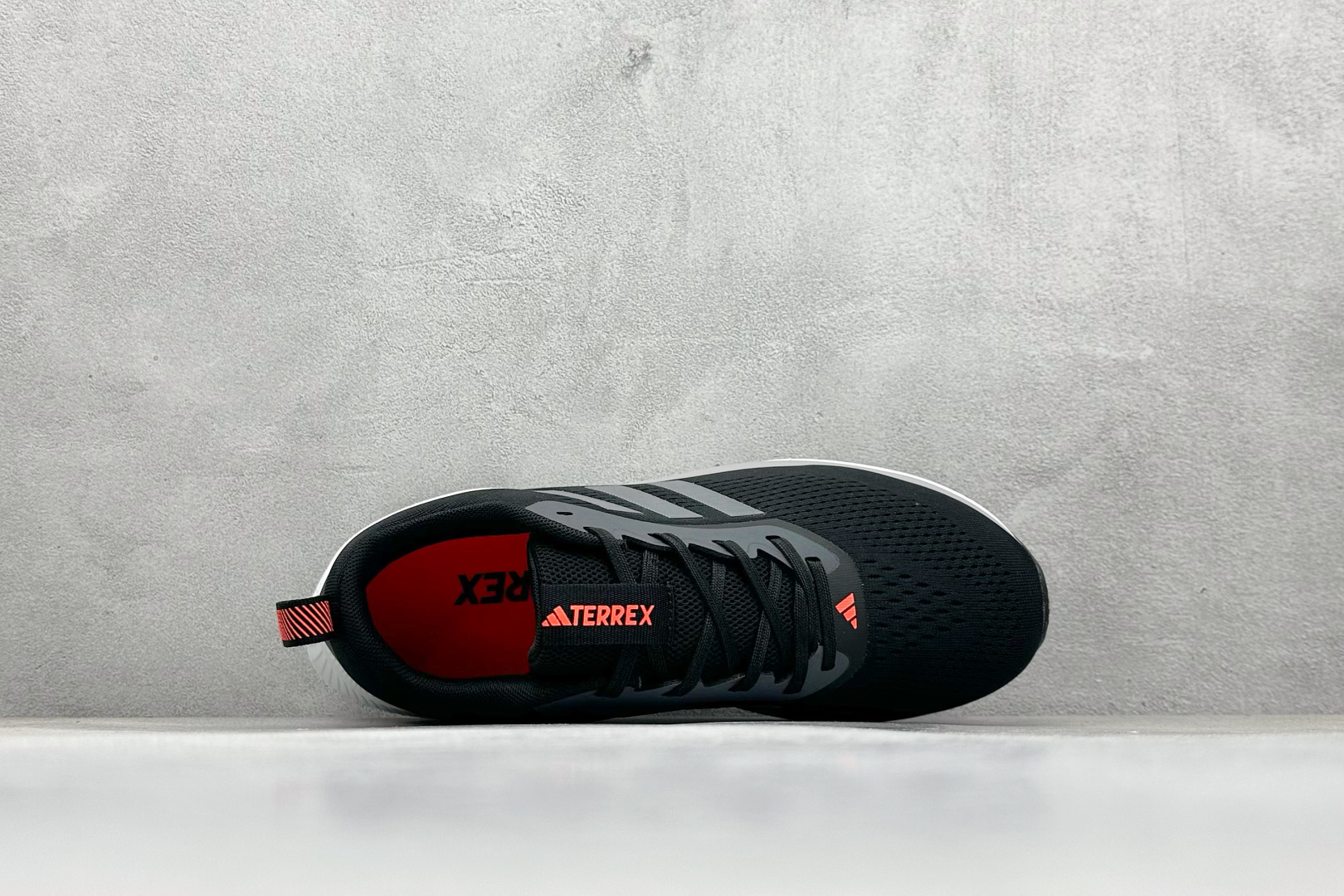 180 AD TERREX GORE-TEX 网布透气轻便低帮跑步鞋 D68973