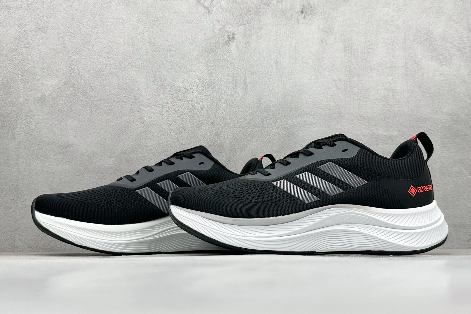 180 AD TERREX GORE-TEX 网布透气轻便低帮跑步鞋 D68973