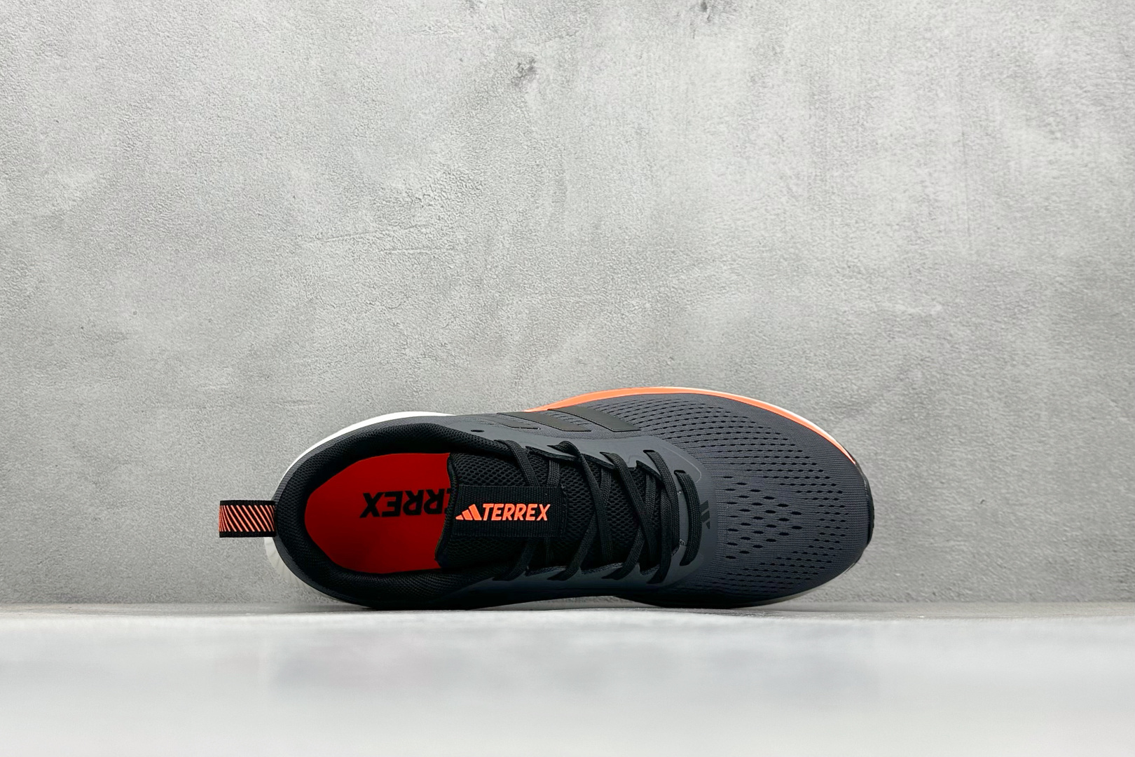 180 AD TERREX GORE-TEX 网布透气轻便低帮跑步鞋 D68979