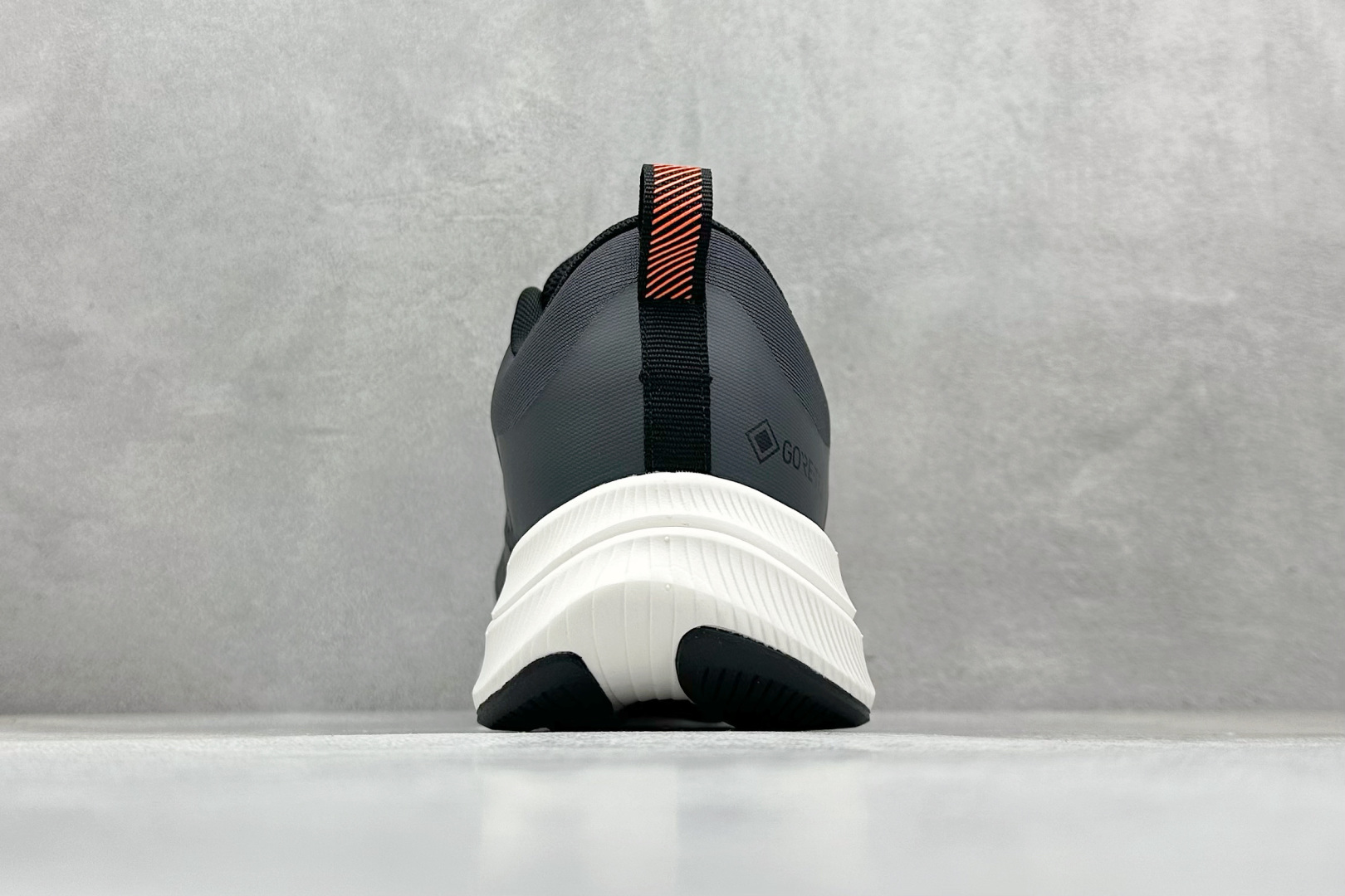 180 AD TERREX GORE-TEX 网布透气轻便低帮跑步鞋 D68979