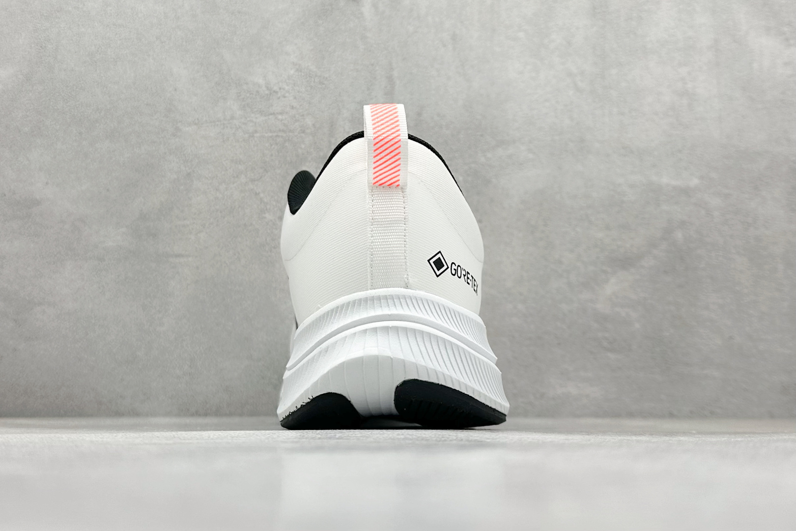 180 AD TERREX GORE-TEX 网布透气轻便低帮跑步鞋 D68977
