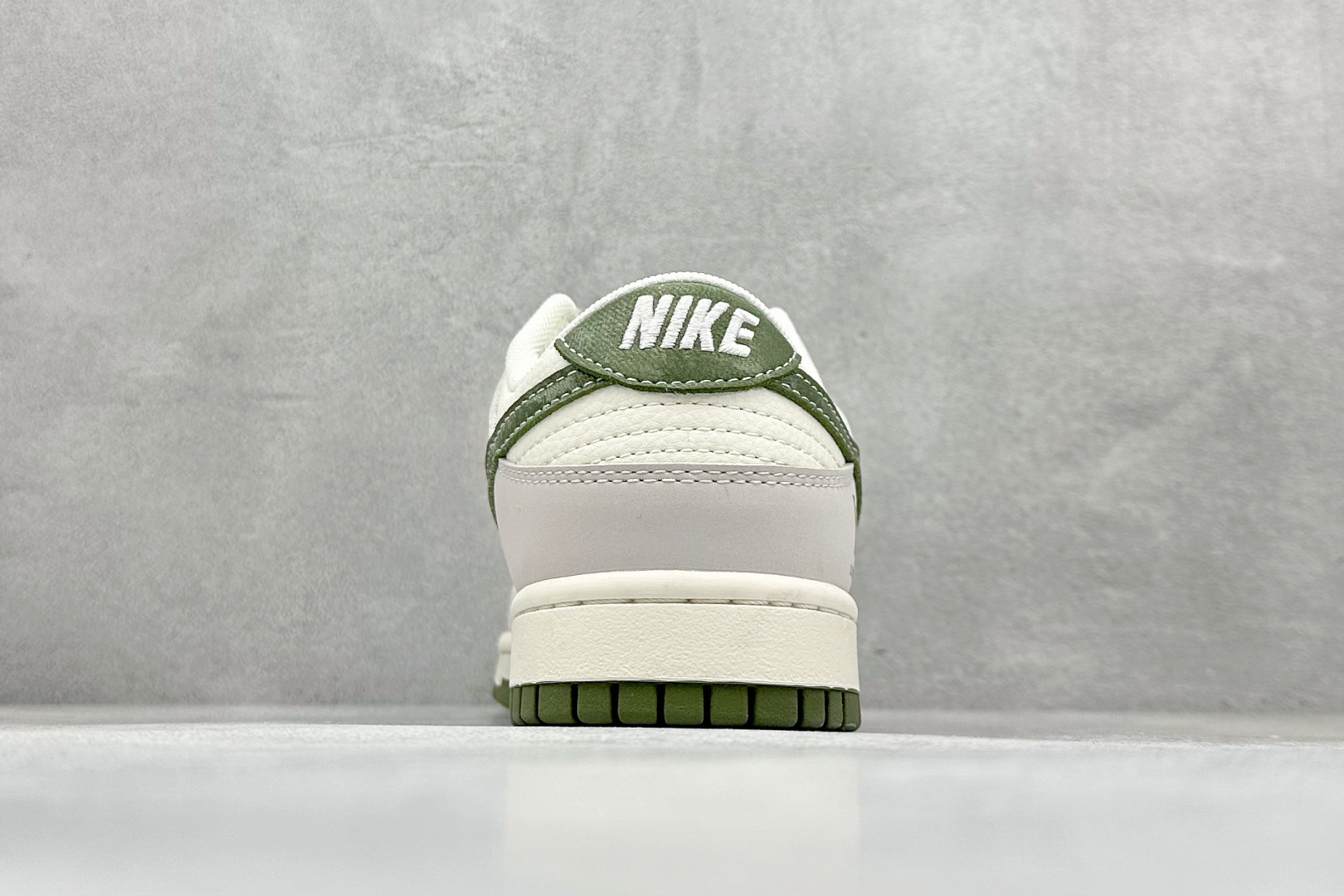 280 Nike SB Dunk Low LV联名 米灰军绿拼接  低帮休闲板鞋  JP1628-031