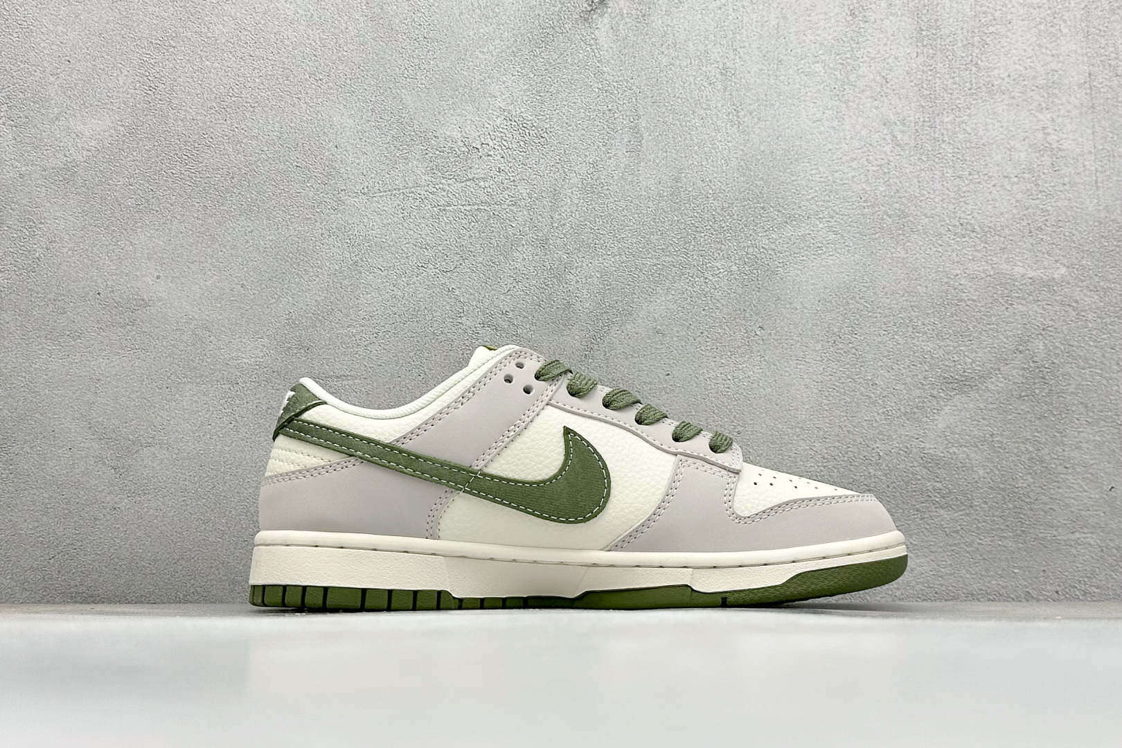 280 Nike SB Dunk Low LV联名 米灰军绿拼接  低帮休闲板鞋  JP1628-031