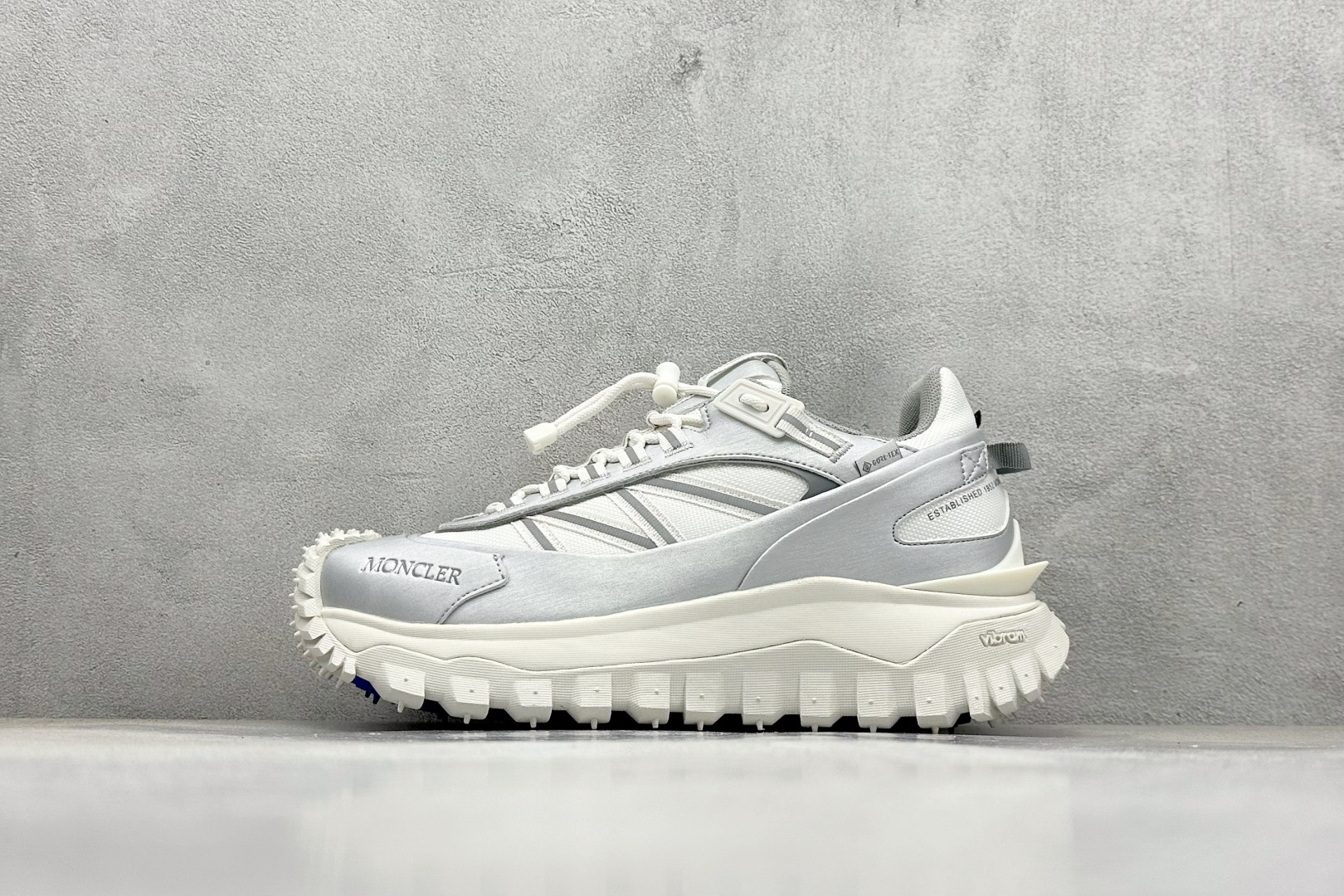 480 OK Moncler 盟可睐/蒙口 Trailgrip GTX 抗撕裂材质山地户外鞋