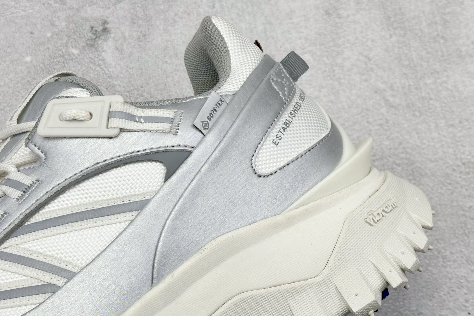 480 OK Moncler 盟可睐/蒙口 Trailgrip GTX 抗撕裂材质山地户外鞋