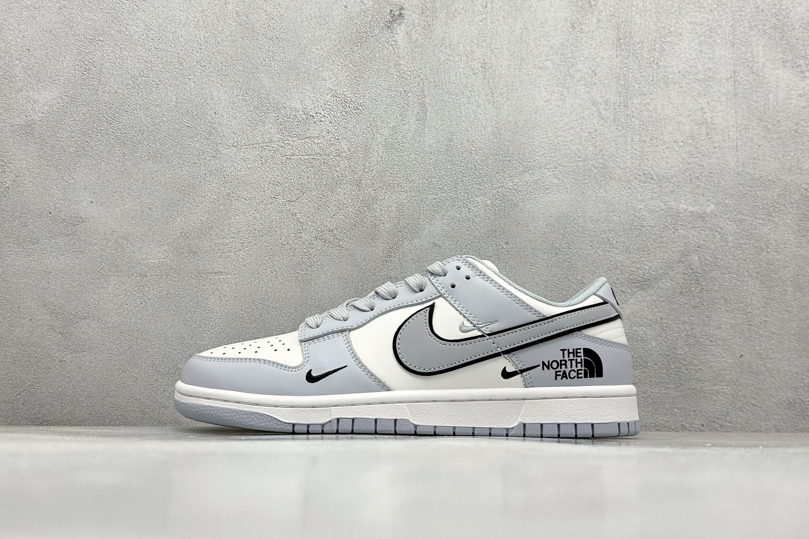 280 XC版Nike SB Dunk Low 北面联名 三勾浅灰  低帮休闲板鞋  CS1688-123