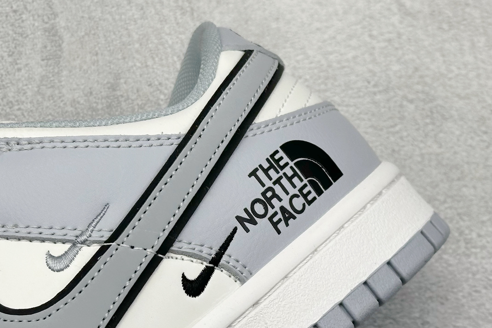 280 XC版Nike SB Dunk Low 北面联名 三勾浅灰  低帮休闲板鞋  CS1688-123