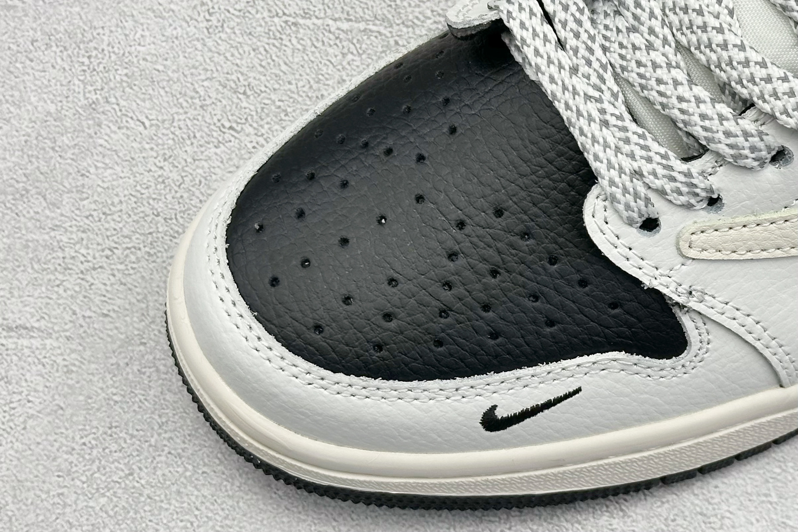 280 XC版Travis Scott x Fragment Design x Air Jordan 1 Low SP AJ1 乔1 克罗心联名 黑白字母 低帮文化休闲板鞋  DZ5899-010