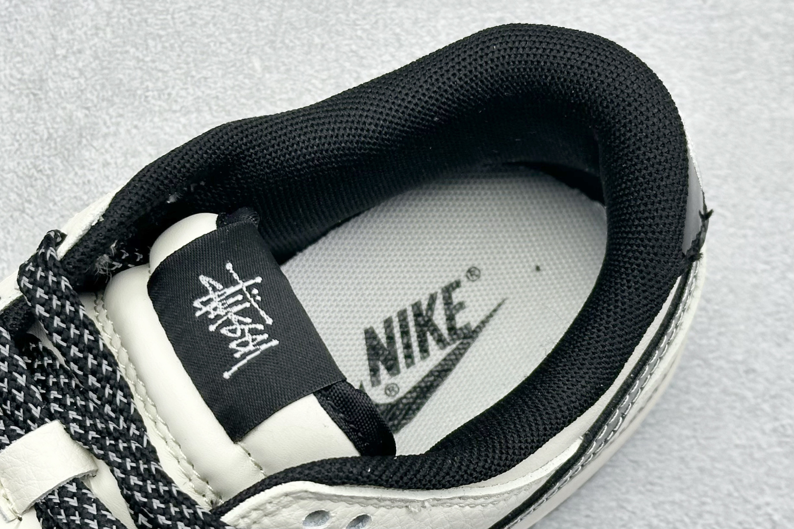 280 Nike SB Dunk Low 斯图西联名 织布米黑勾  低帮休闲板鞋  QW5836-011