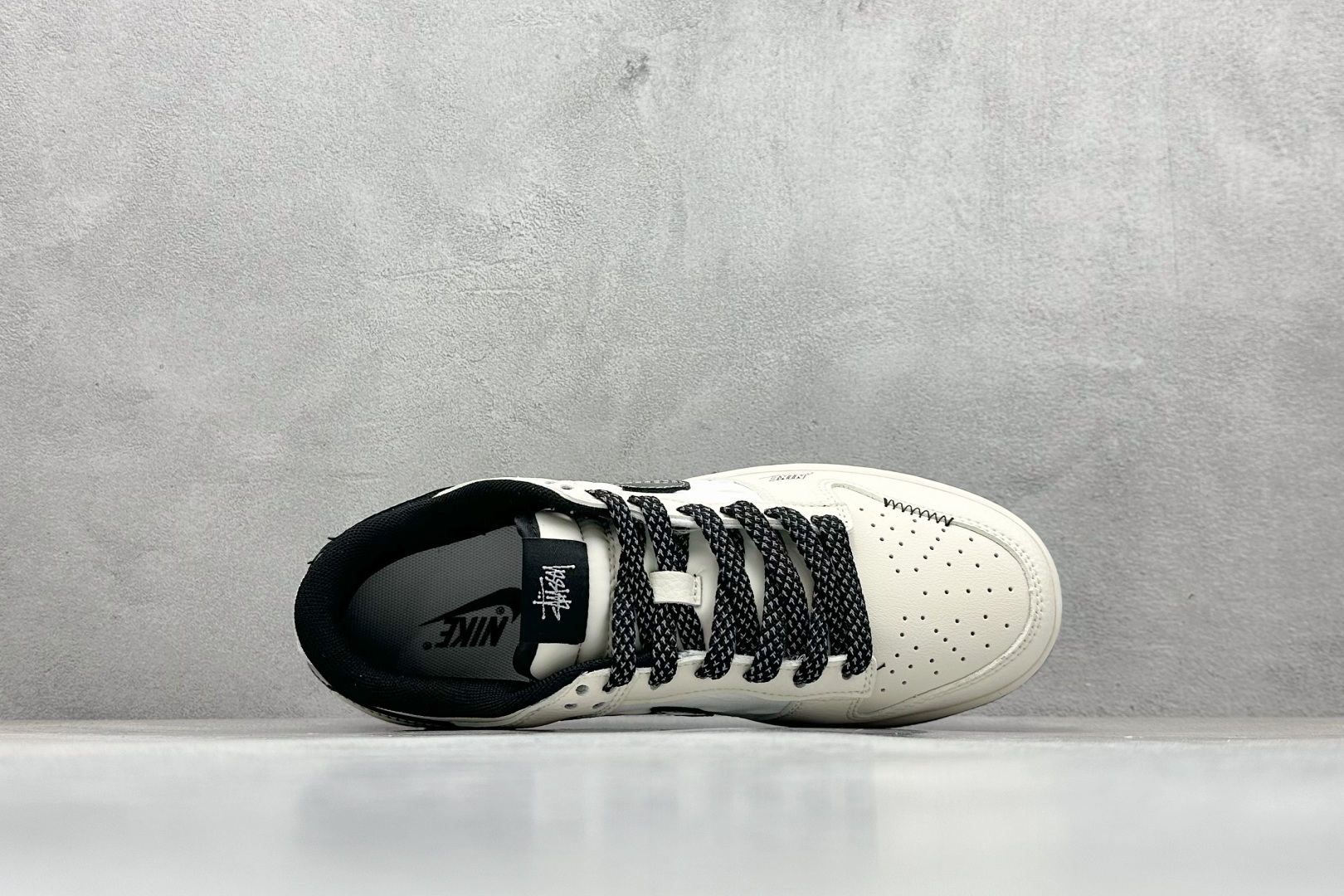 280 Nike SB Dunk Low 斯图西联名 织布米黑勾  低帮休闲板鞋  QW5836-011