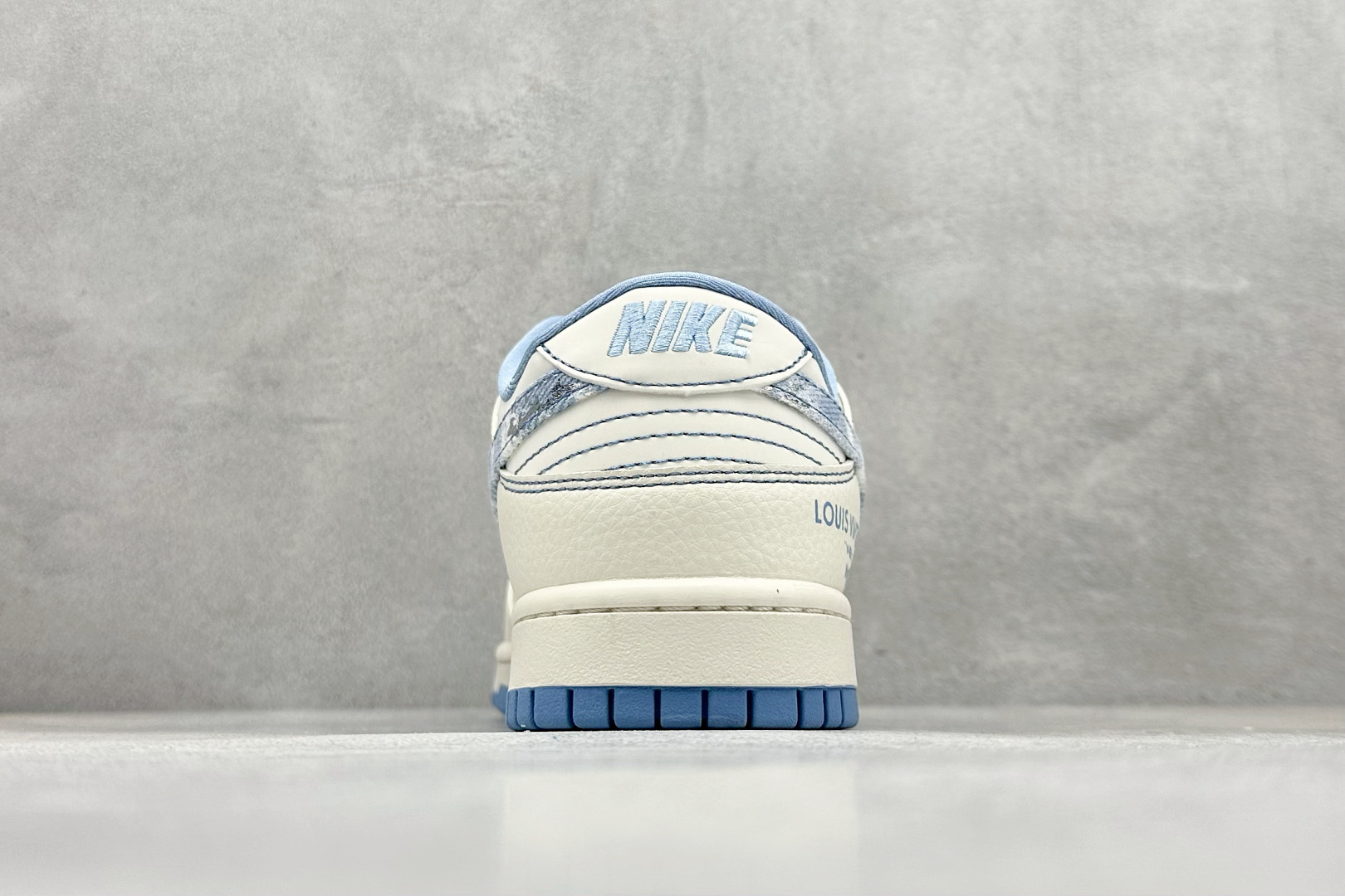 280 Nike SB Dunk Low LV联名 冰蓝牛仔满天星 低帮休闲板鞋  JP1628-028