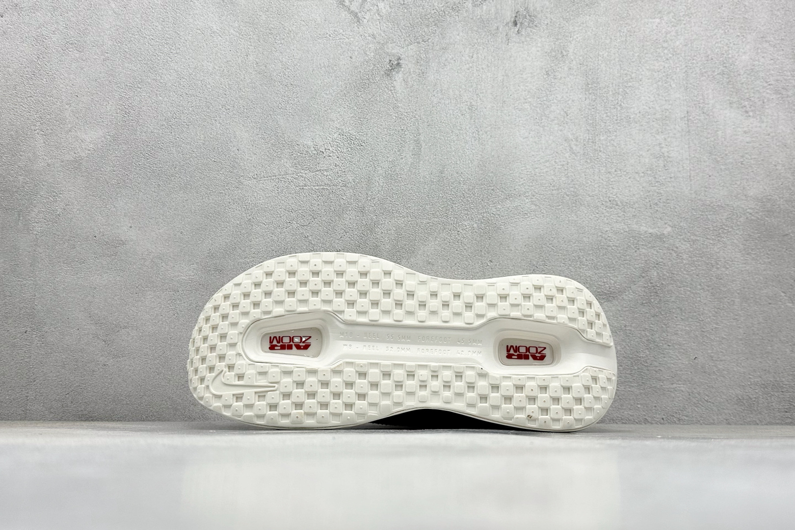 210 Nike Air Zoom Vomero Premium 耐克网面厚底气垫跑鞋 HQ2050-304