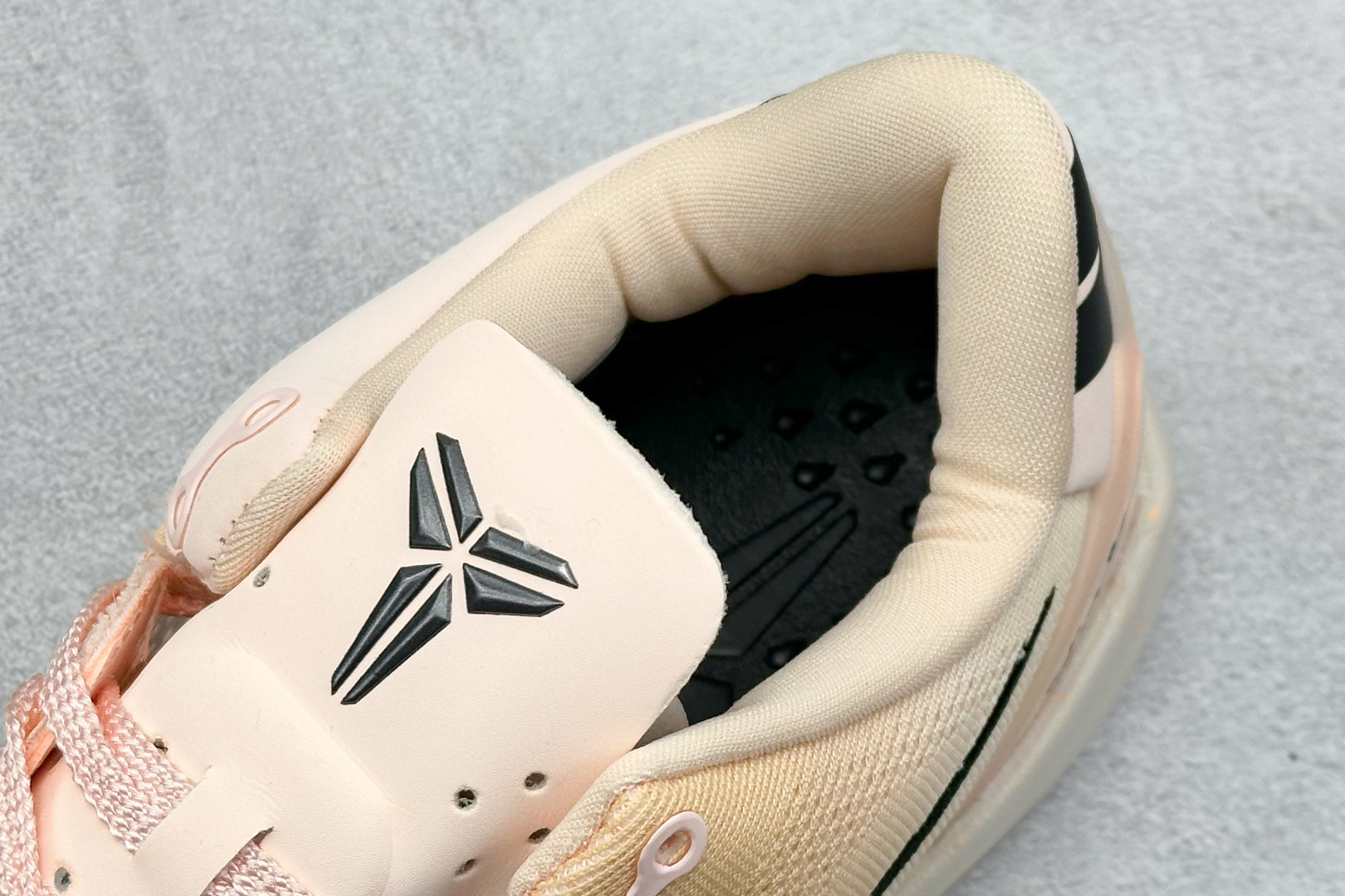 300 GJR版 NIKE KOBE 8 PROTRO 科比八代 内置元年缓震气垫 原装碳板加持 HQ3138-800