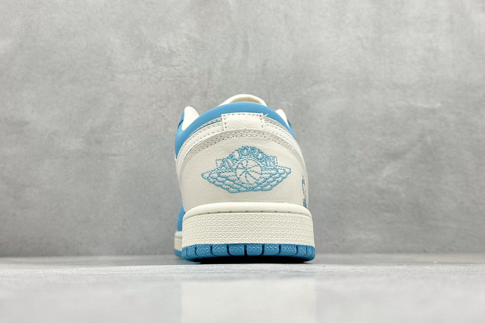 280 XC版Nike AJ1 Low 白蓝拉布布联名 低帮休闲板鞋  QG2025-007
