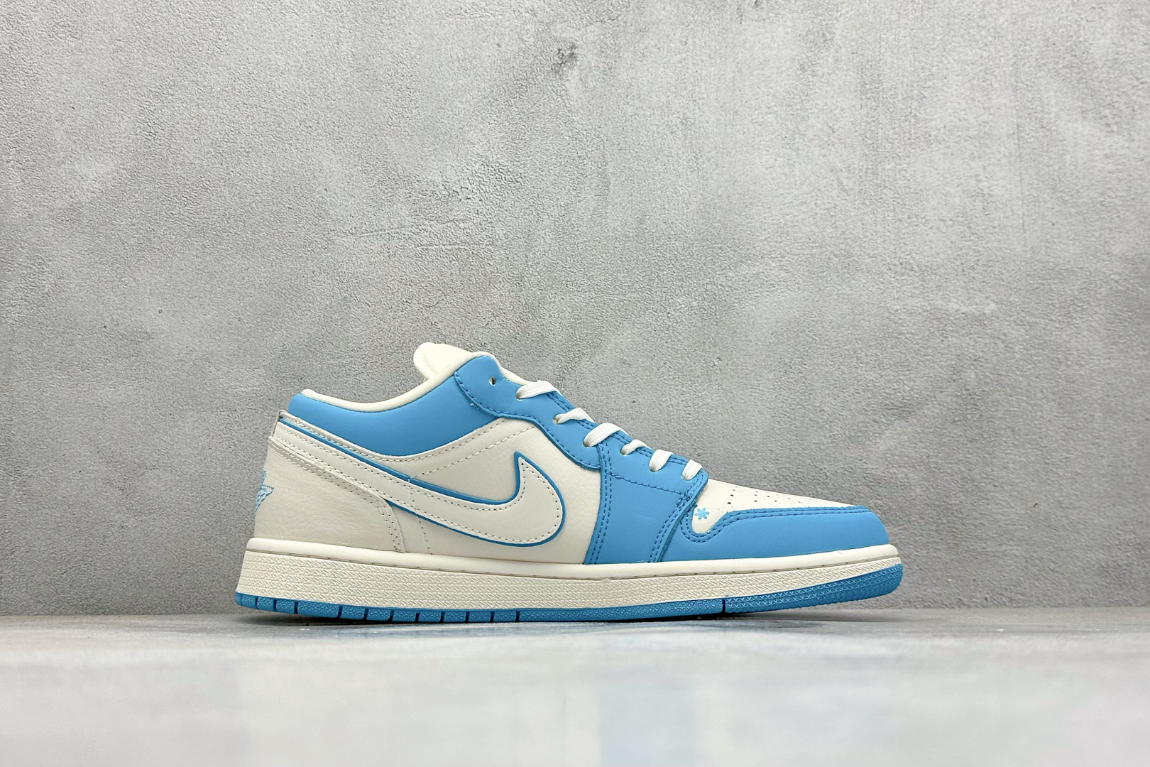 280 XC版Nike AJ1 Low 白蓝拉布布联名 低帮休闲板鞋  QG2025-007