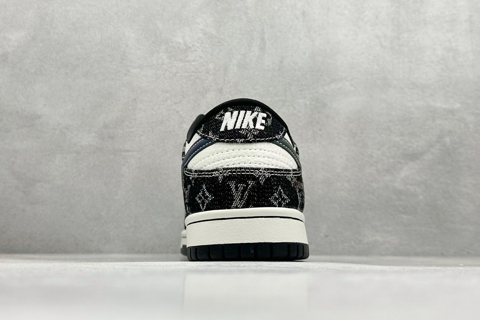 280 SC版Nike SB Dunk Low LV联名 黑镭射渐变 低帮休闲板鞋  SC0601-451