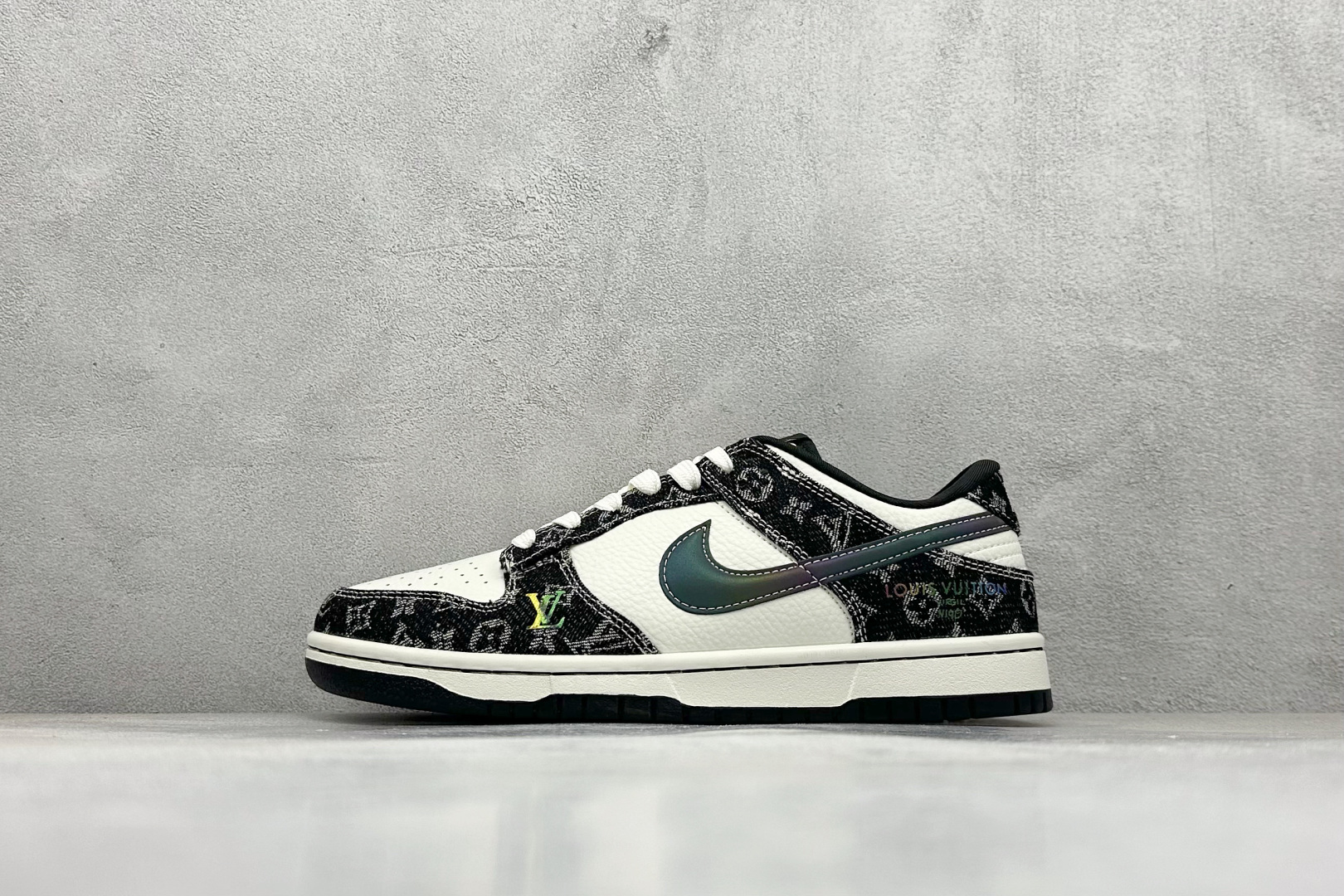 280 SC版Nike SB Dunk Low LV联名 黑镭射渐变 低帮休闲板鞋  SC0601-451