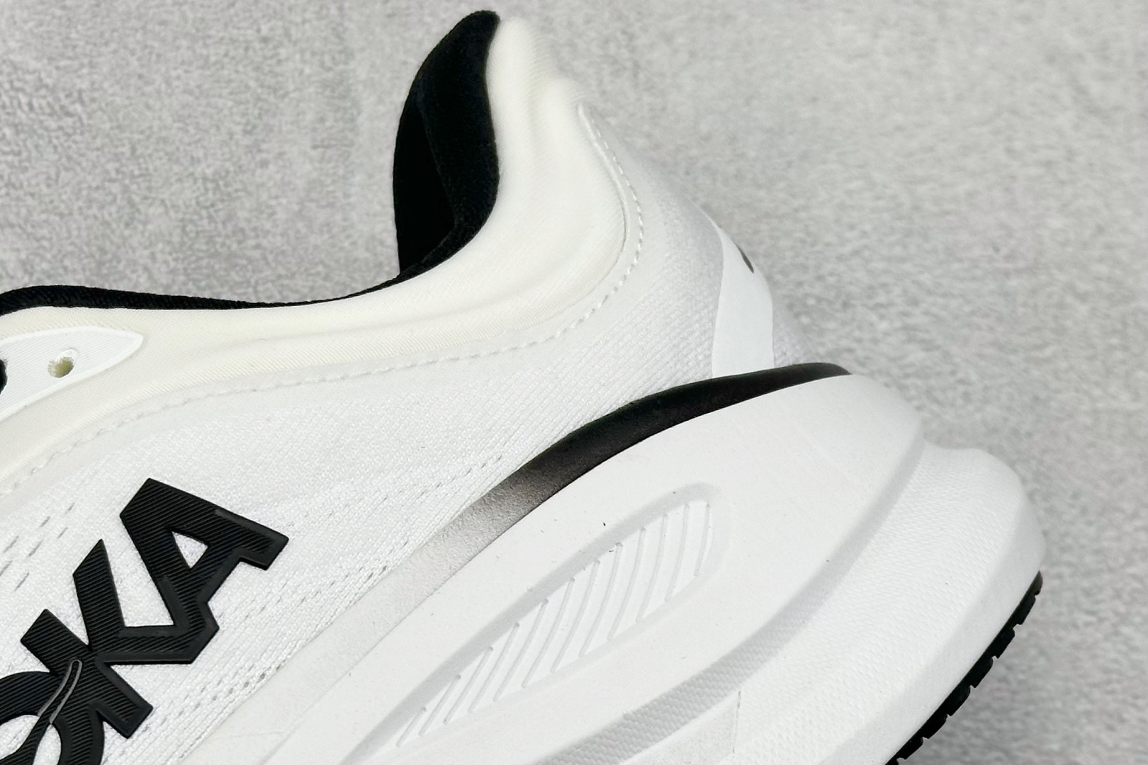  放店私
RS版HOKA ONE ONE Bondi 9 舒适防滑耐磨低帮休闲跑步鞋 
货号：/WBLC