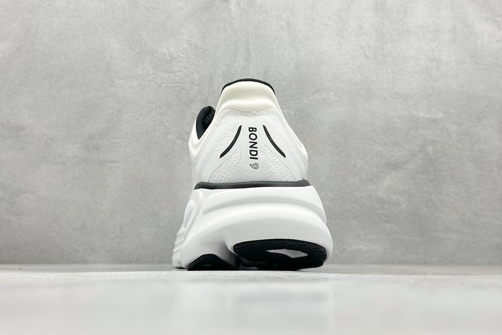  放店私
RS版HOKA ONE ONE Bondi 9 舒适防滑耐磨低帮休闲跑步鞋 
货号：/WBLC
