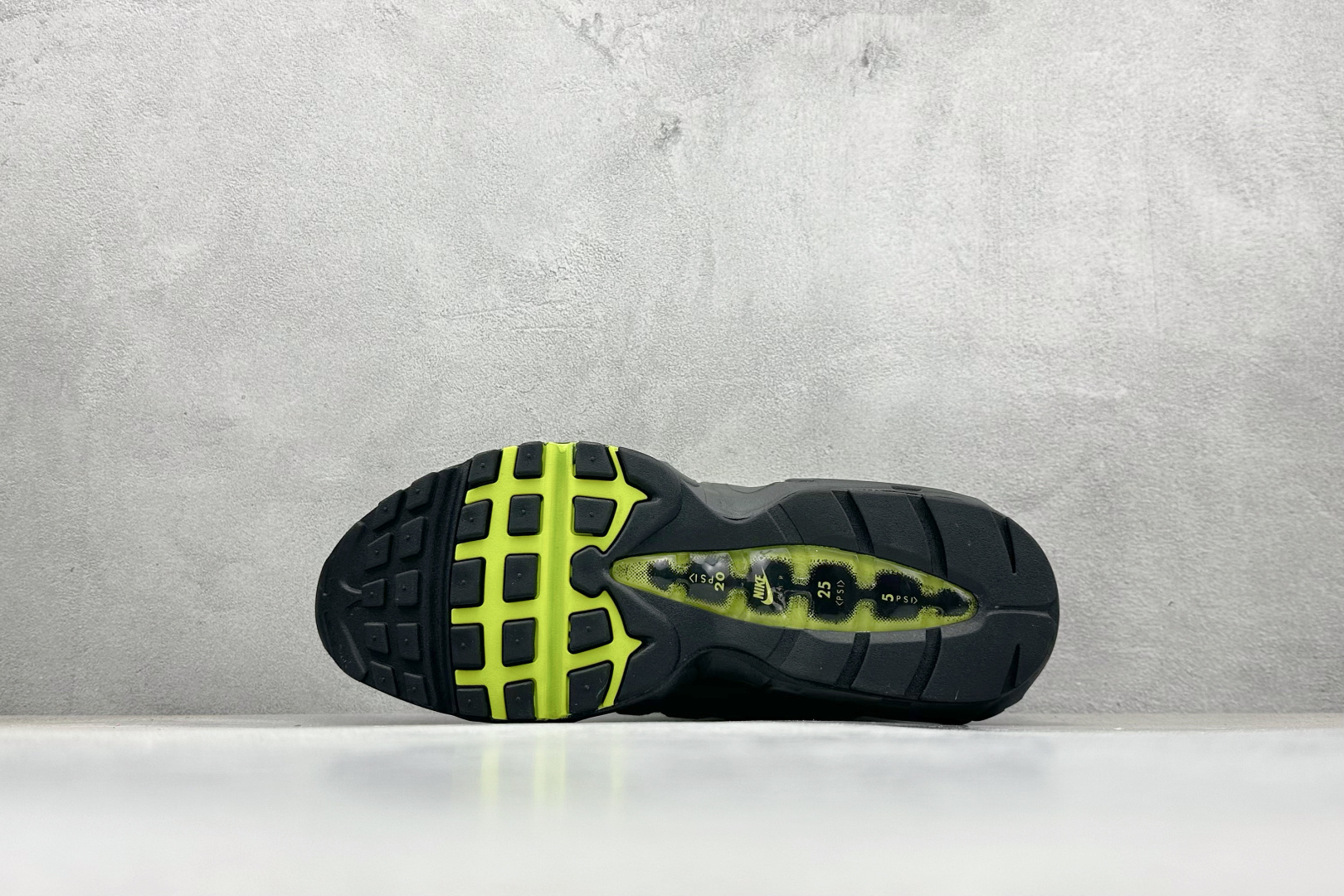 200 NIKE Air Max 95 潮流百搭 气垫缓震慢跑鞋  CT1689-001