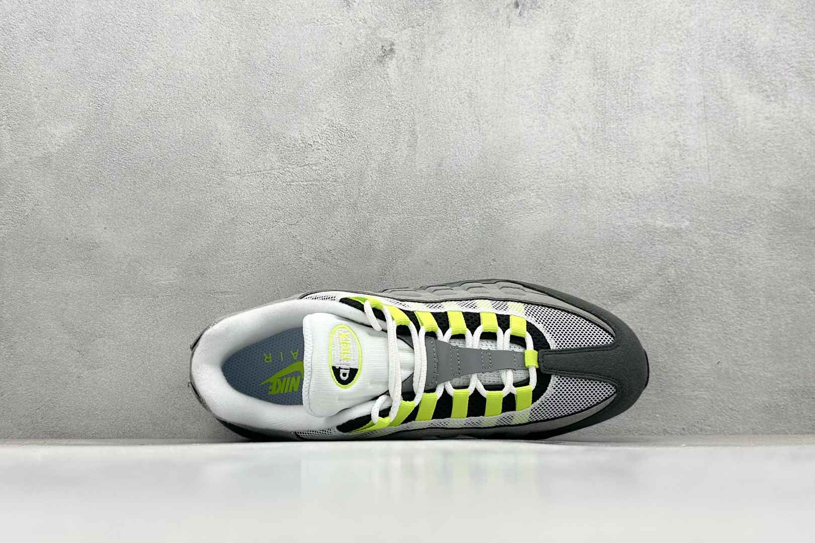 200 NIKE Air Max 95 潮流百搭 气垫缓震慢跑鞋  CT1689-001