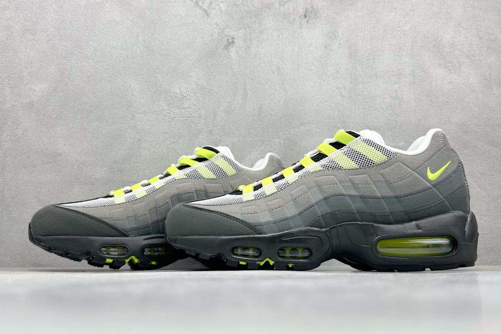 200 NIKE Air Max 95 潮流百搭 气垫缓震慢跑鞋  CT1689-001