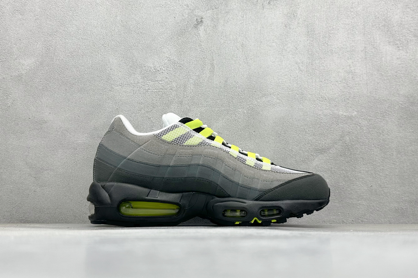 200 NIKE Air Max 95 潮流百搭 气垫缓震慢跑鞋  CT1689-001