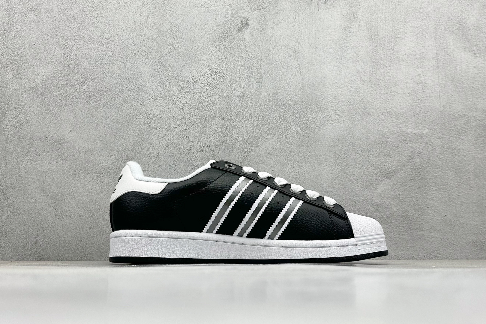 150 Adidas Originals Superstar II 联名款贝壳头 JQ0314