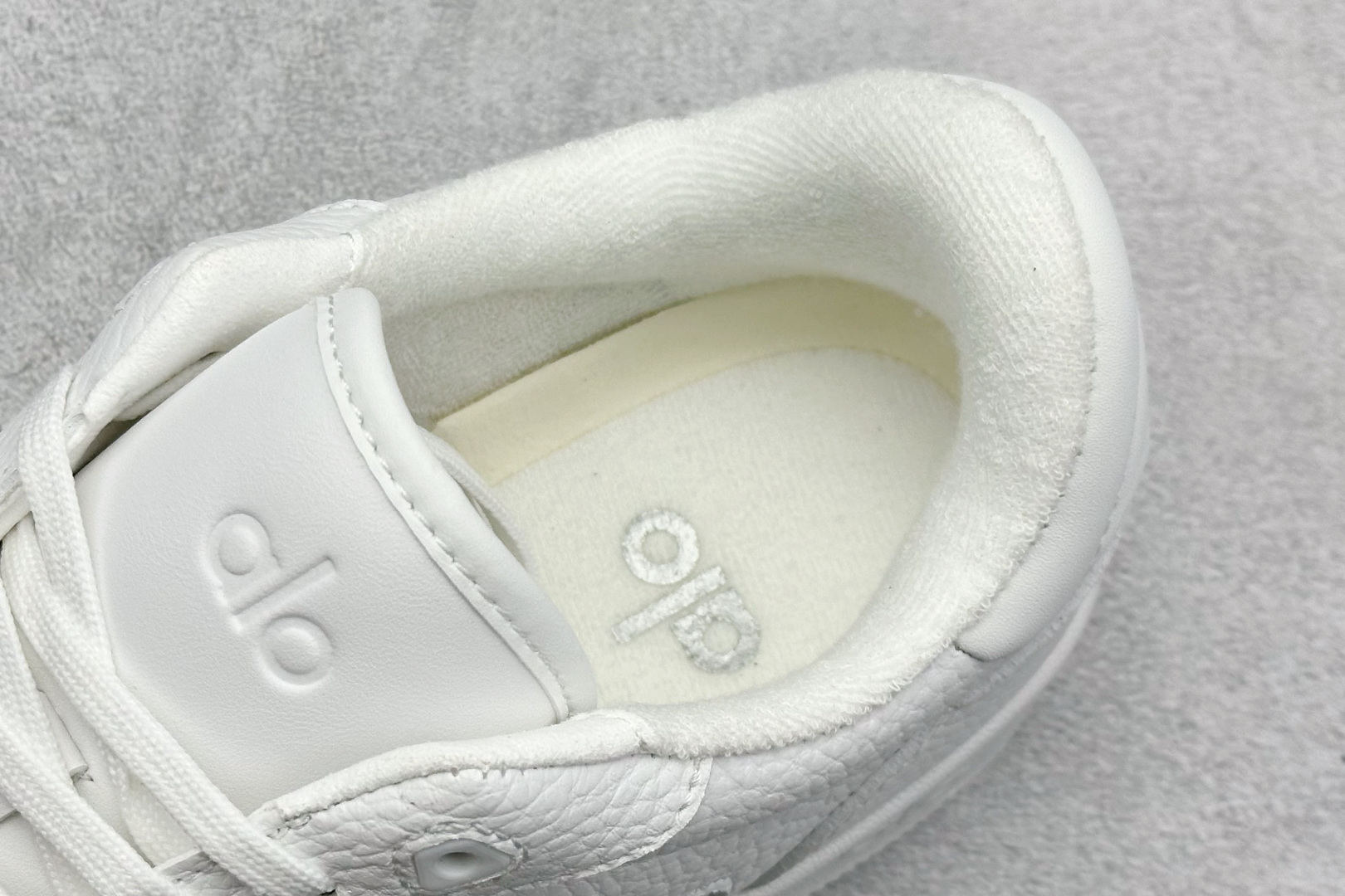 190 Alo Yoga Recovery Mode 人气单品 舒适简约防滑耐磨低帮休闲板鞋