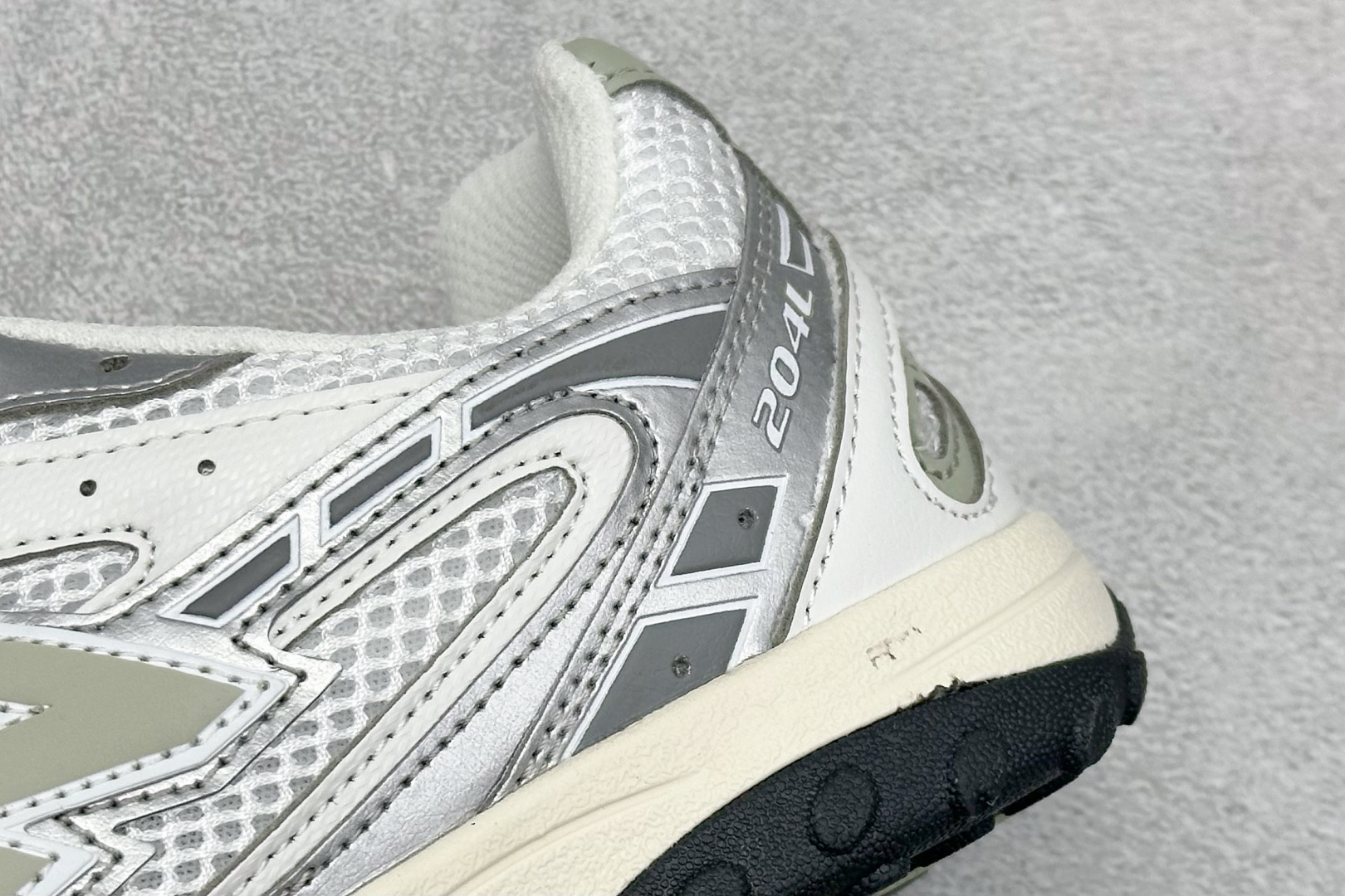 190 New Balance 新百伦204 复古休闲运动百搭老爹跑步鞋 U204LSWB