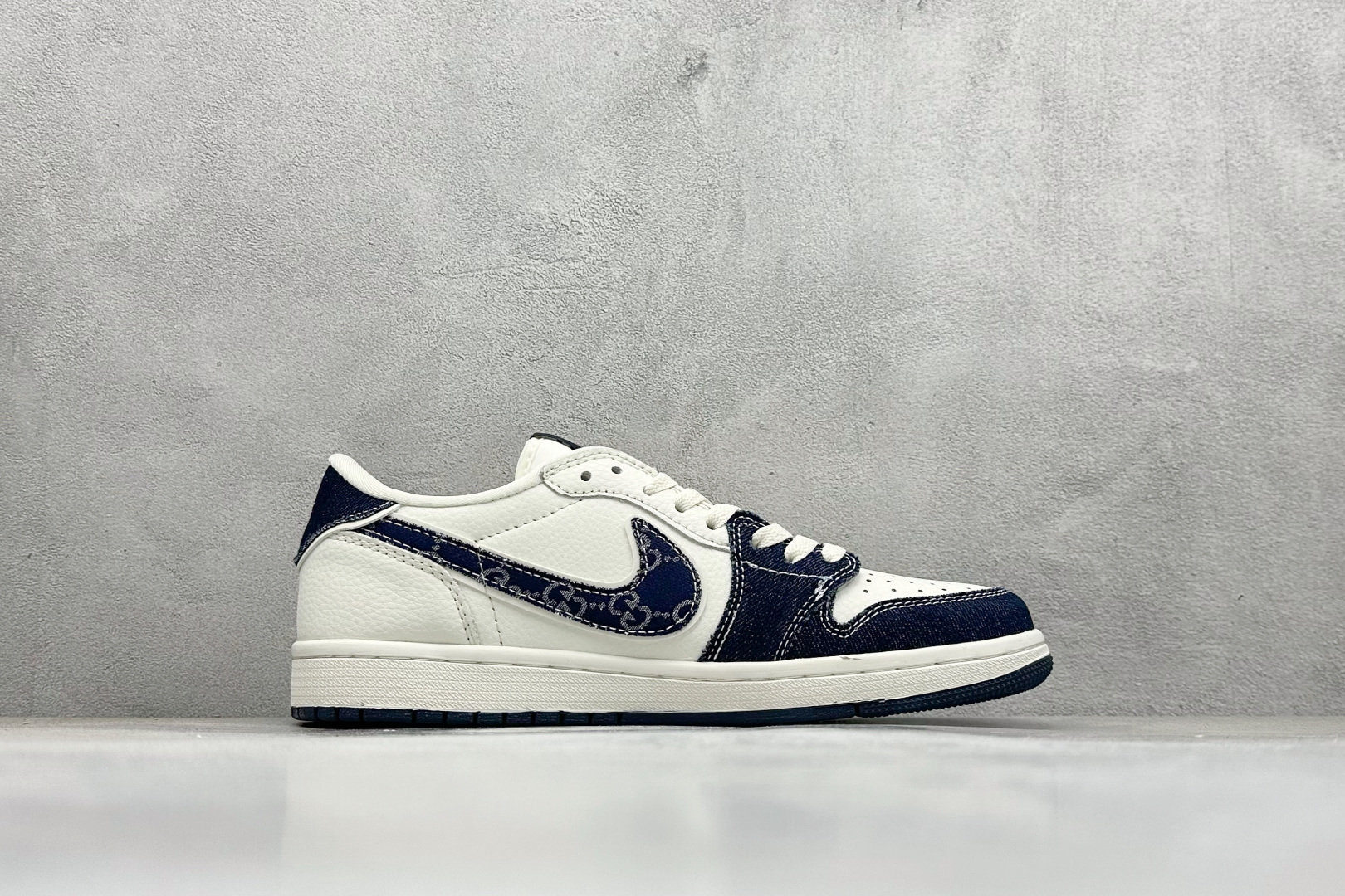 Travis Scott x Fragment Design x Air Jordan 1 Low SP AJ1 乔1 古驰 米蓝牛仔布 低帮文化休闲板鞋 JW1188-147-莆田鞋,莆田鞋货源,高仿鞋,高仿鞋货源,安福档口,莆田高仿鞋,莆田鞋批发,高仿鞋批发,莆田高仿运动鞋,高仿运动鞋,莆田运动鞋 Travis Scott x Fragment Design x Air Jordan 1 Low SP AJ1 乔1 古驰 米蓝牛仔布 低帮文化休闲板鞋 JW1188-147