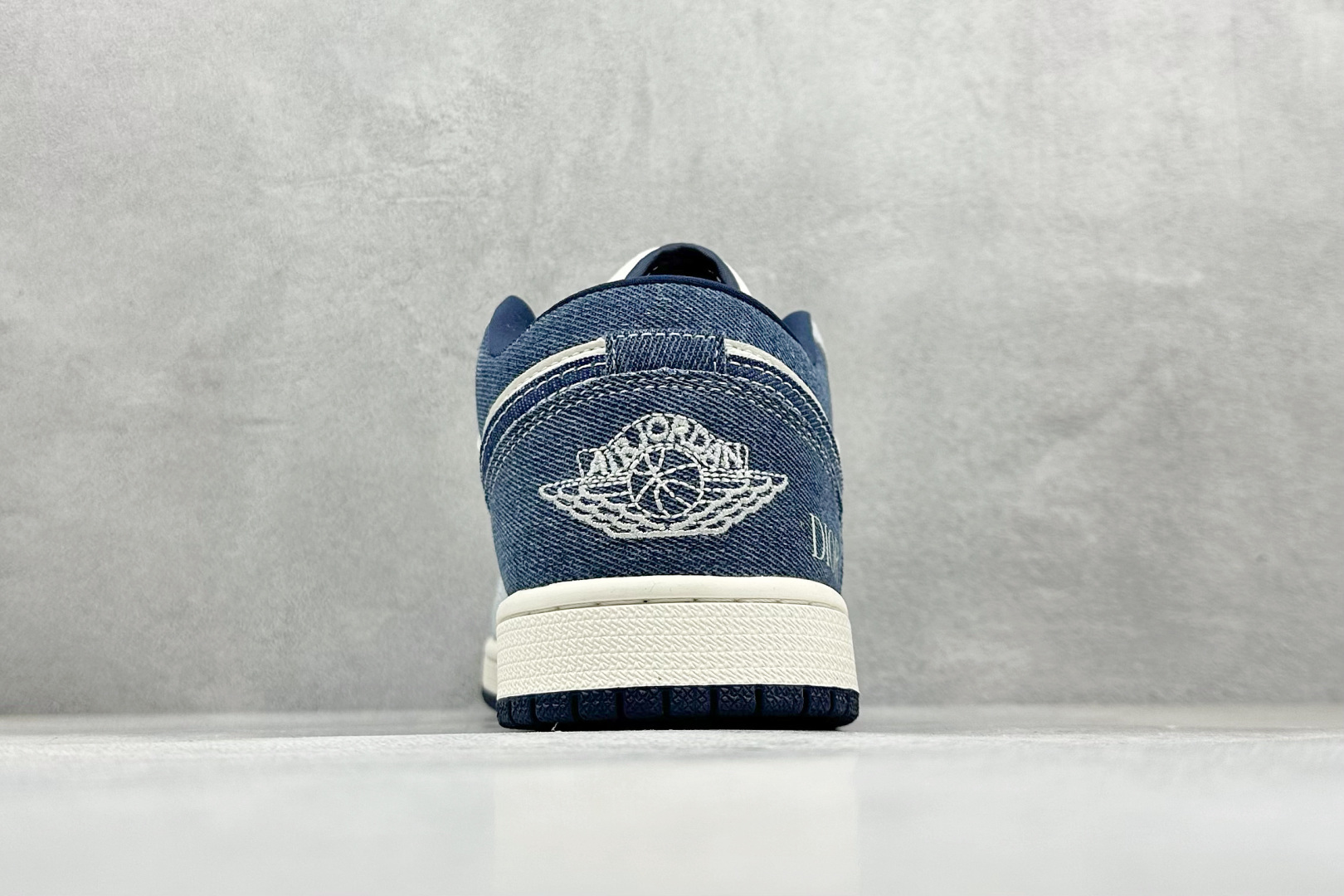 XC版Air Jordan 1 Low AJ1 乔1 迪奥联名 复古牛仔 高端定制 低帮复古篮球鞋 QG2025-002-莆田鞋,莆田鞋货源,高仿鞋,高仿鞋货源,安福档口,莆田高仿鞋,莆田鞋批发,高仿鞋批发,莆田高仿运动鞋,高仿运动鞋,莆田运动鞋 XC版Air Jordan 1 Low AJ1 乔1 迪奥联名 复古牛仔 高端定制 低帮复古篮球鞋 QG2025-002