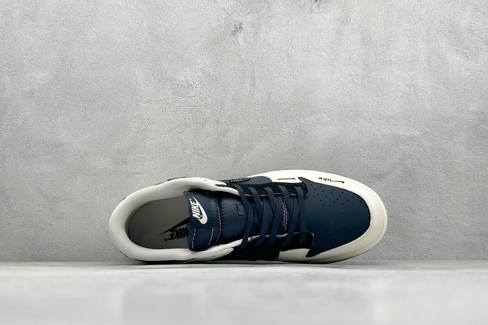 XC版Nike SB Dunk Low 斯图西联名 米灰黑8 周年高端定制 低帮休闲板鞋 SR2025-001