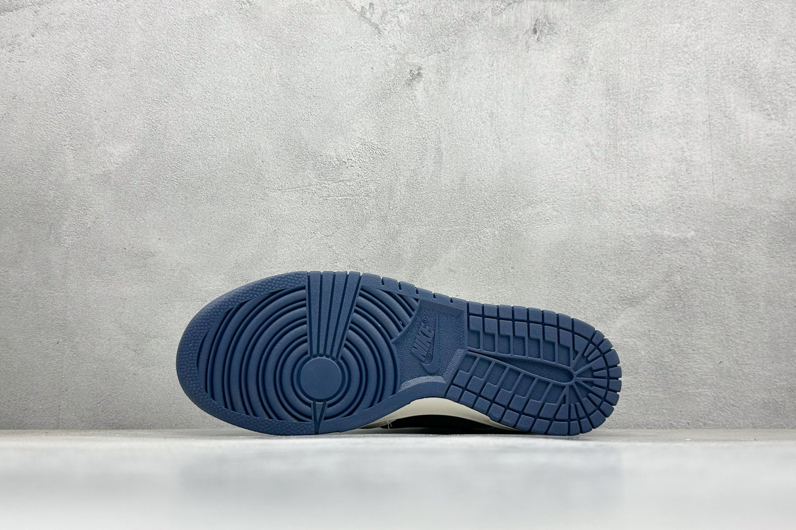 XC版Nike SB Dunk Low 斯图西联名 米灰黑8 周年高端定制 低帮休闲板鞋 SR2025-001