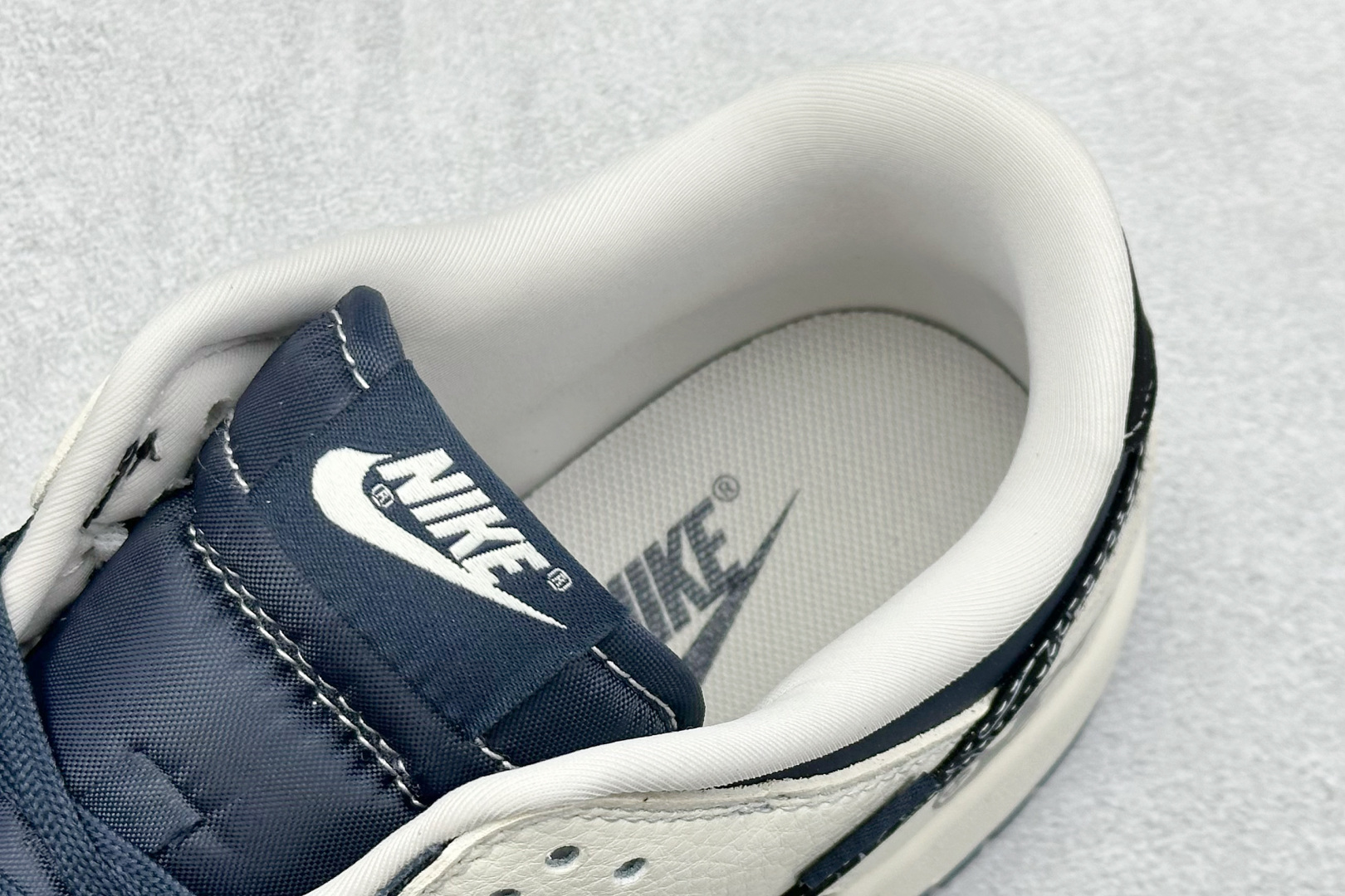 XC版Nike SB Dunk Low 斯图西联名 米灰黑8 周年高端定制 低帮休闲板鞋 SR2025-001